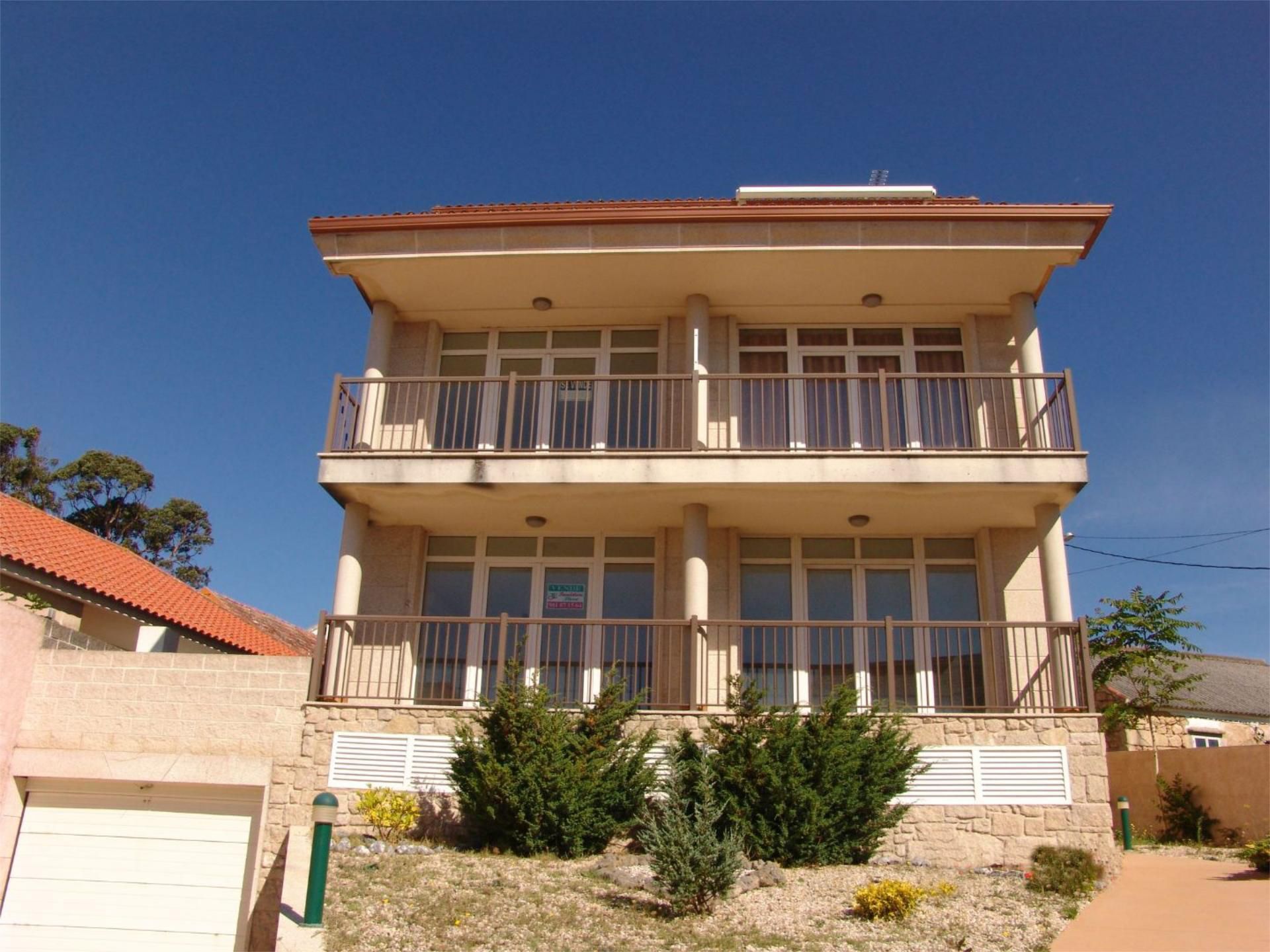 Vista exterior de Piso en venta en Ribeira con Jardín privado, Terraza y Trastero