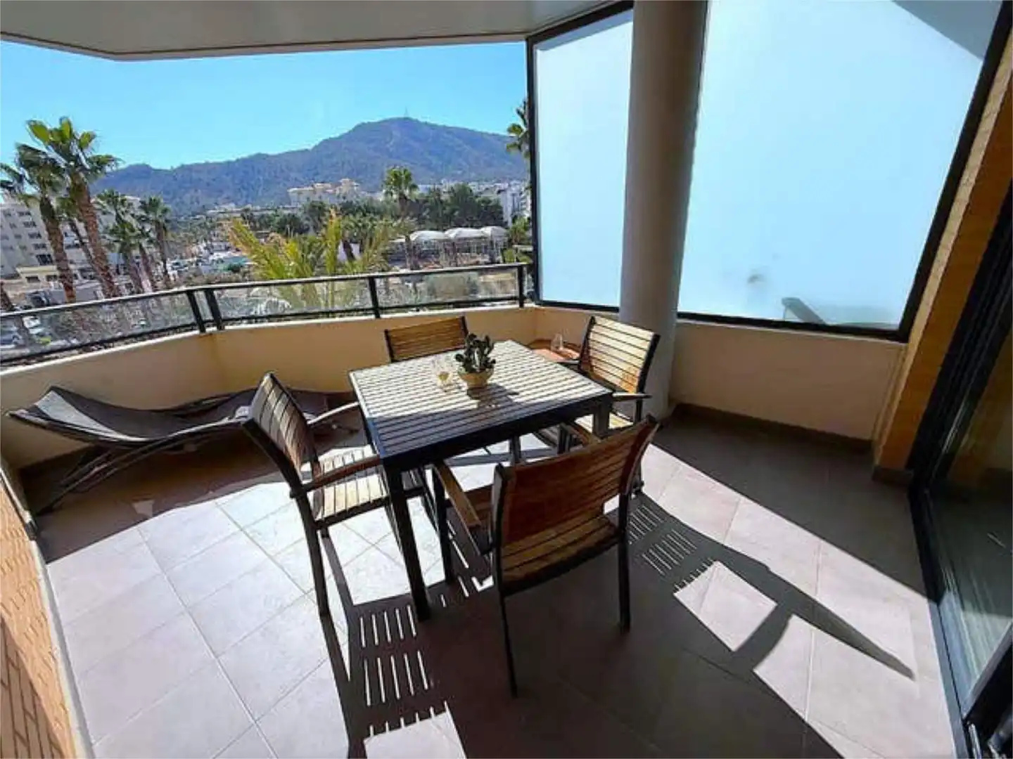 Wohnungen zum Verkauf in L'Albir Terrasse von Wohnungen zum Verkauf in L'Alfàs del Pi mit Terrasse und Schwimmbad