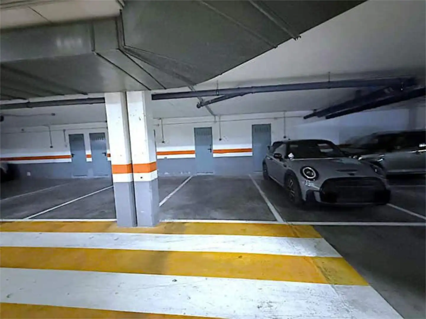 Wohnungen zum Verkauf in L'Albir Parkplatz von Wohnungen zum Verkauf in L'Alfàs del Pi mit Terrasse und Schwimmbad