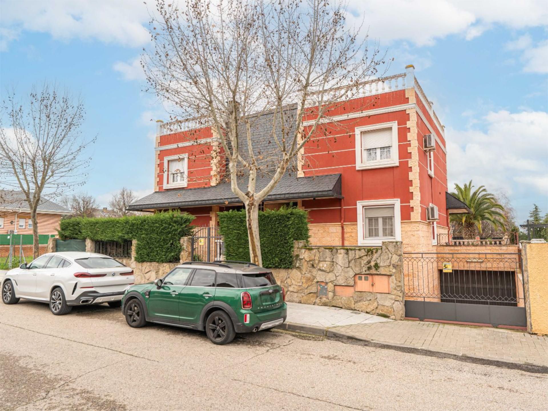 Exterior view of Houses for sale in Arroyomolinos (Madrid)  with Air Conditioner, Terrace and Swimming Pool