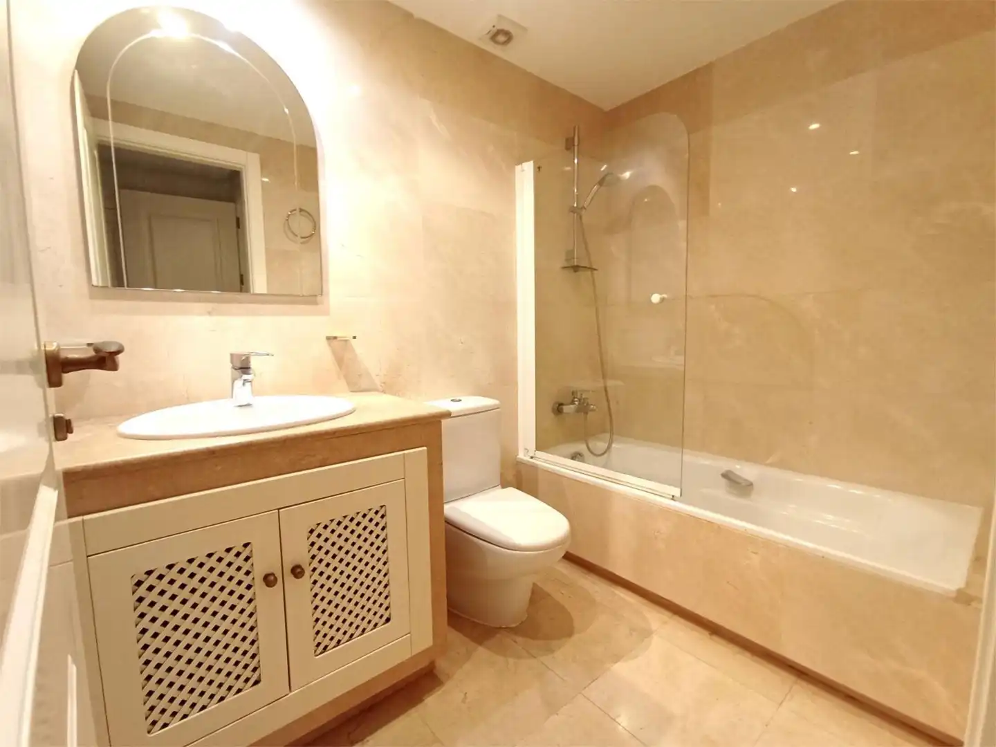 Flat for sale in Avenida del Golf, 20, Roda Bathroom of Flat for sale in San Javier with Air Conditioner, Terrace and Swimming Pool