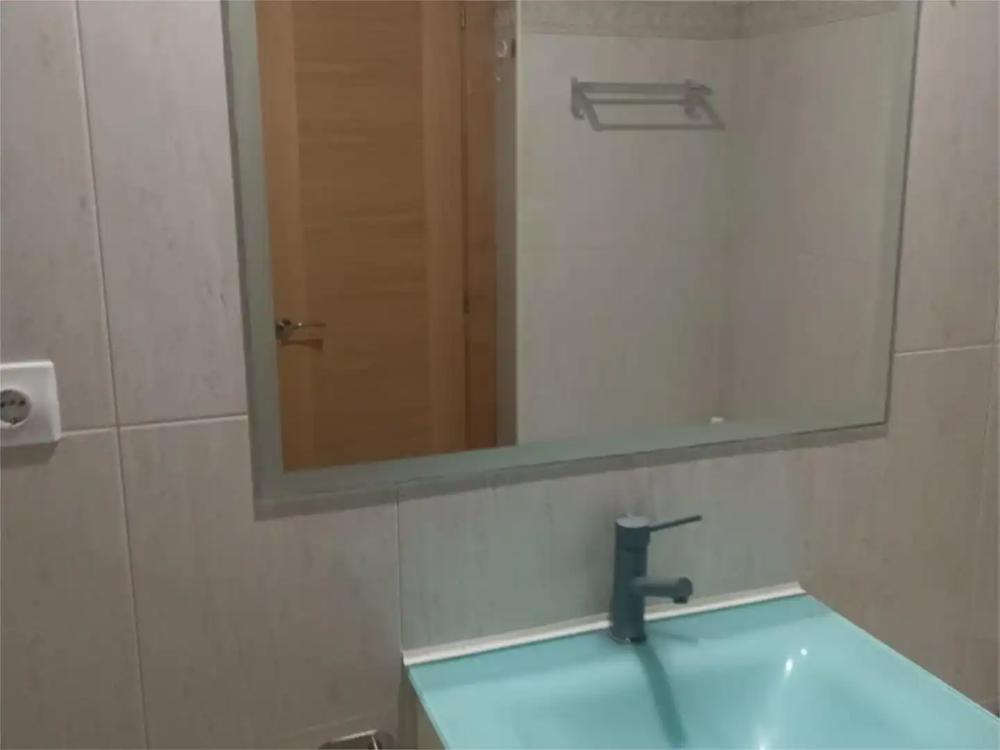 Wohnung zum Verkauf in Calle Ateneo Obrero de Luanco, 2, Luanco - Aramar - Antromero Badezimmer von Wohnung zum Verkauf in Gozón mit Terrasse und Balkon