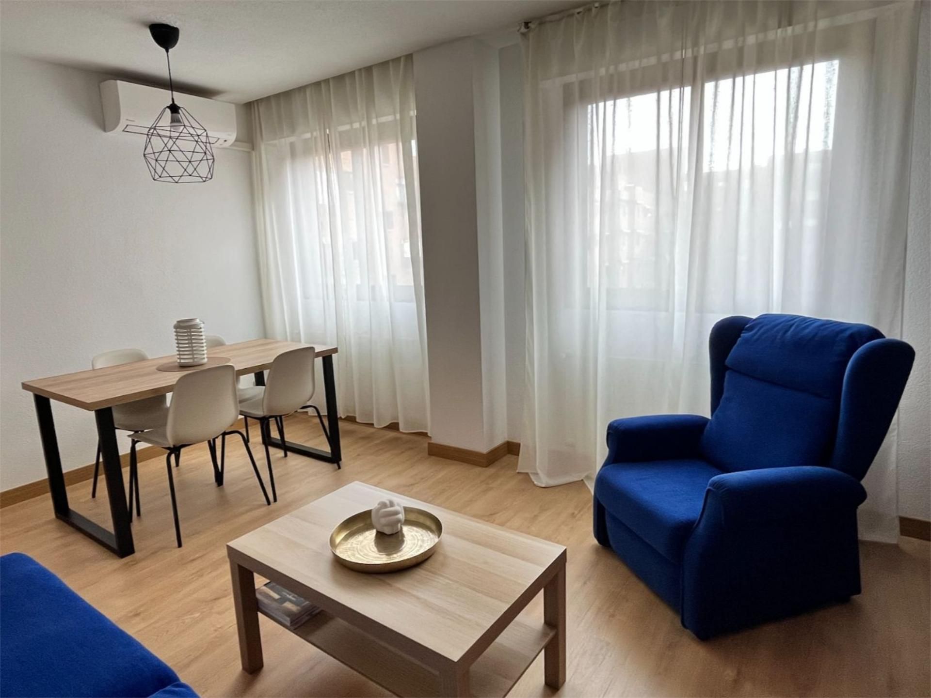 Sala de estar de Piso de alquiler en  Madrid Capital con Aire acondicionado, Calefacción y Parquet