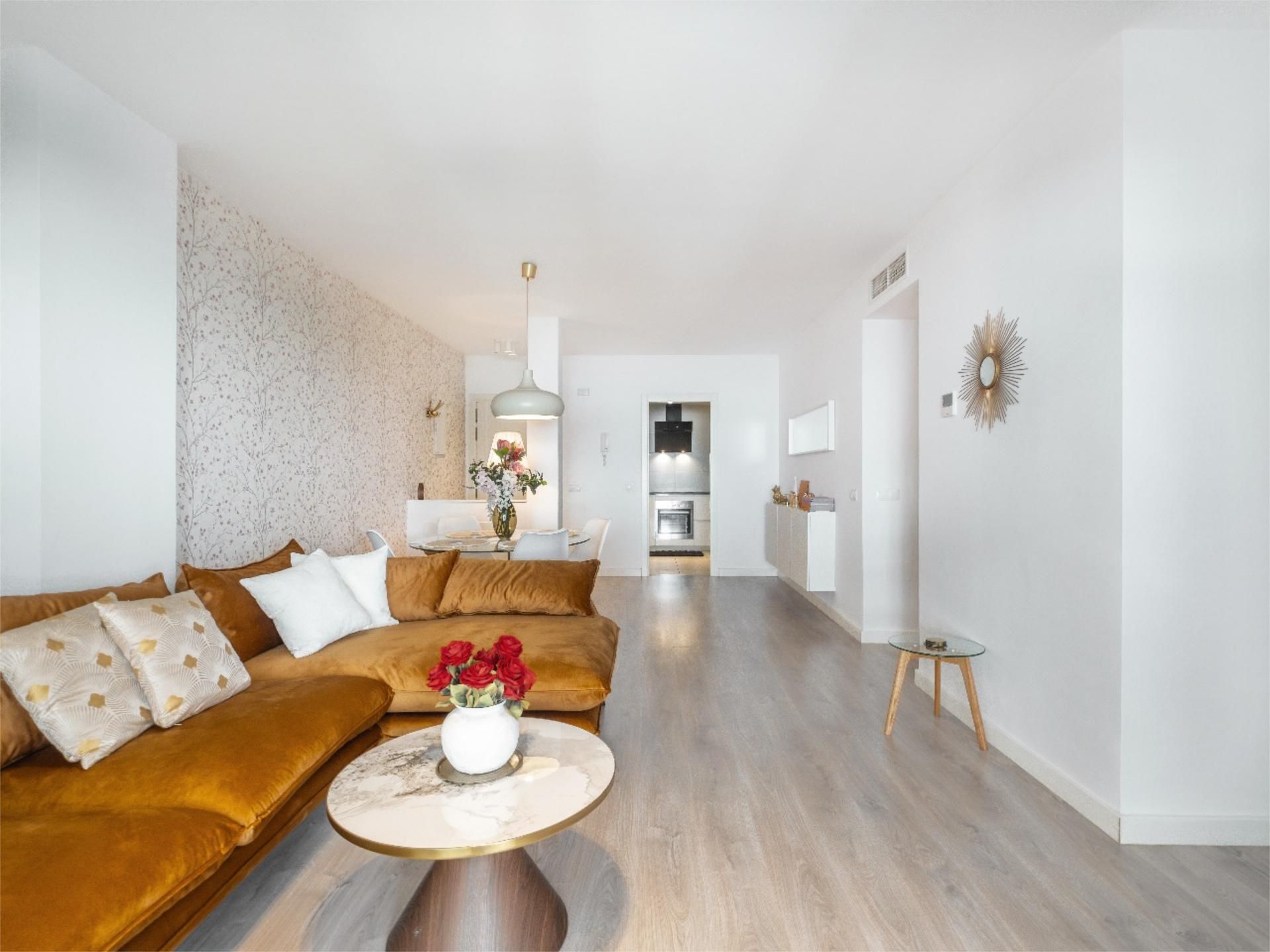 Sala d'estar de Apartament de lloguer en Marbella amb Aire condicionat, Terrassa i Piscina