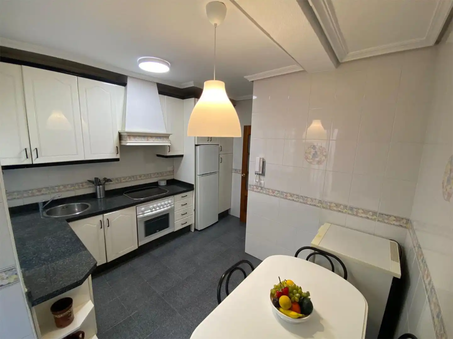 Piso en venta en Calle San Antonio de Padua, 5, Ollerías - San Cayetano Cocina de Piso en venta en Córdoba con Aire acondicionado, Jardín privado y Amueblado