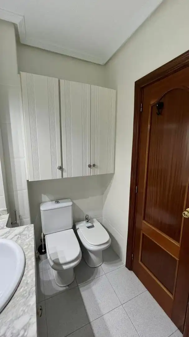 Piso en venta en Calle San Antonio de Padua, 5, Ollerías - San Cayetano Baño de Piso en venta en Córdoba con Aire acondicionado, Jardín privado y Amueblado