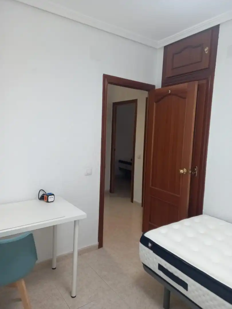 Piso en venta en Calle San Antonio de Padua, 5, Ollerías - San Cayetano Habitación de Piso en venta en Córdoba con Aire acondicionado, Jardín privado y Amueblado