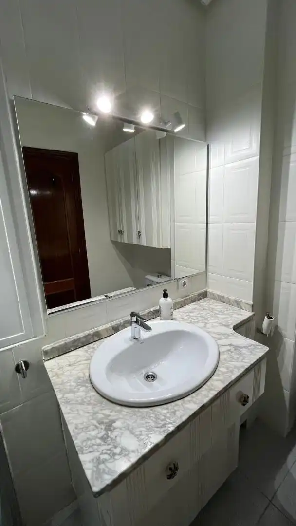Piso en venta en Calle San Antonio de Padua, 5, Ollerías - San Cayetano Baño de Piso en venta en Córdoba con Aire acondicionado, Jardín privado y Amueblado