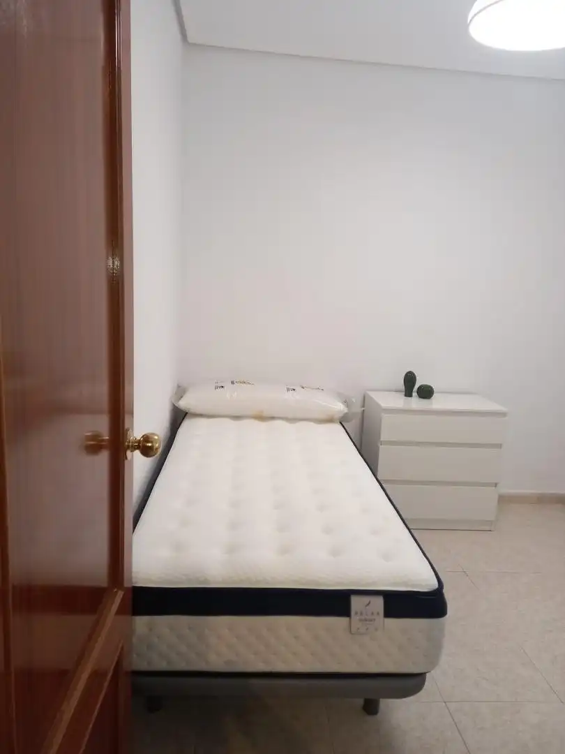 Piso en venta en Calle San Antonio de Padua, 5, Ollerías - San Cayetano Habitación de Piso en venta en Córdoba con Aire acondicionado, Jardín privado y Amueblado