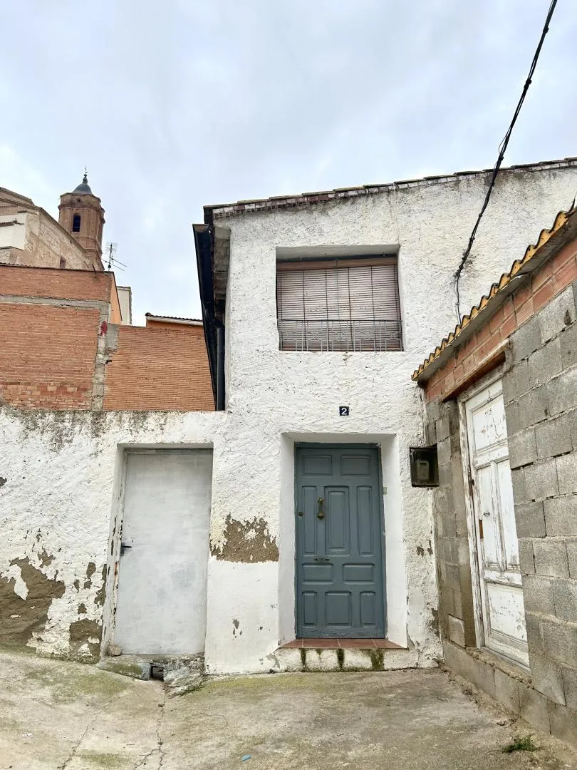 Casa adosada en venta en Calle San Miguel, 2, Paracuellos de Jiloca Vista exterior de Casa adosada en venta en Paracuellos de Jiloca con Jardín privado, Terraza y Amueblado