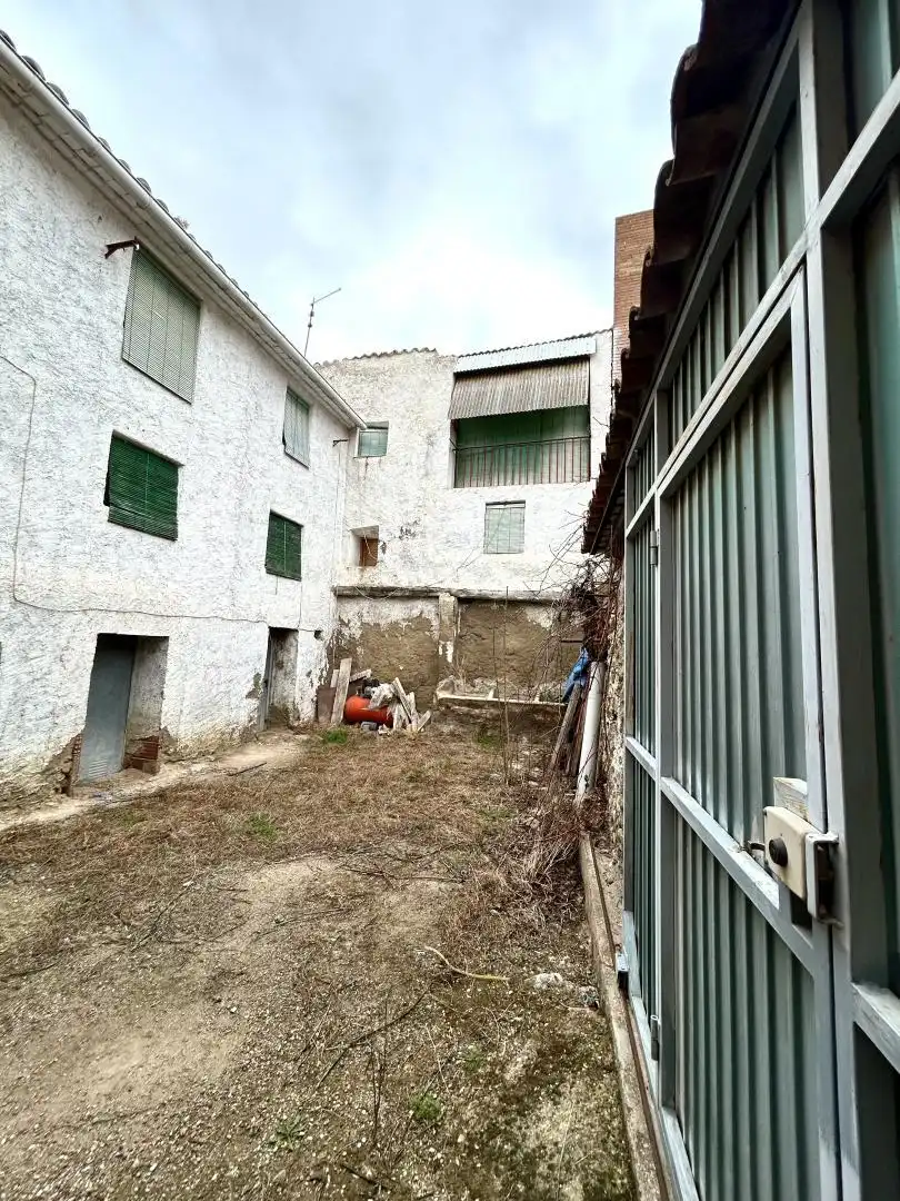 Casa adosada en venta en Paracuellos de Jiloca con Jardín privado, Terraza y Amueblado