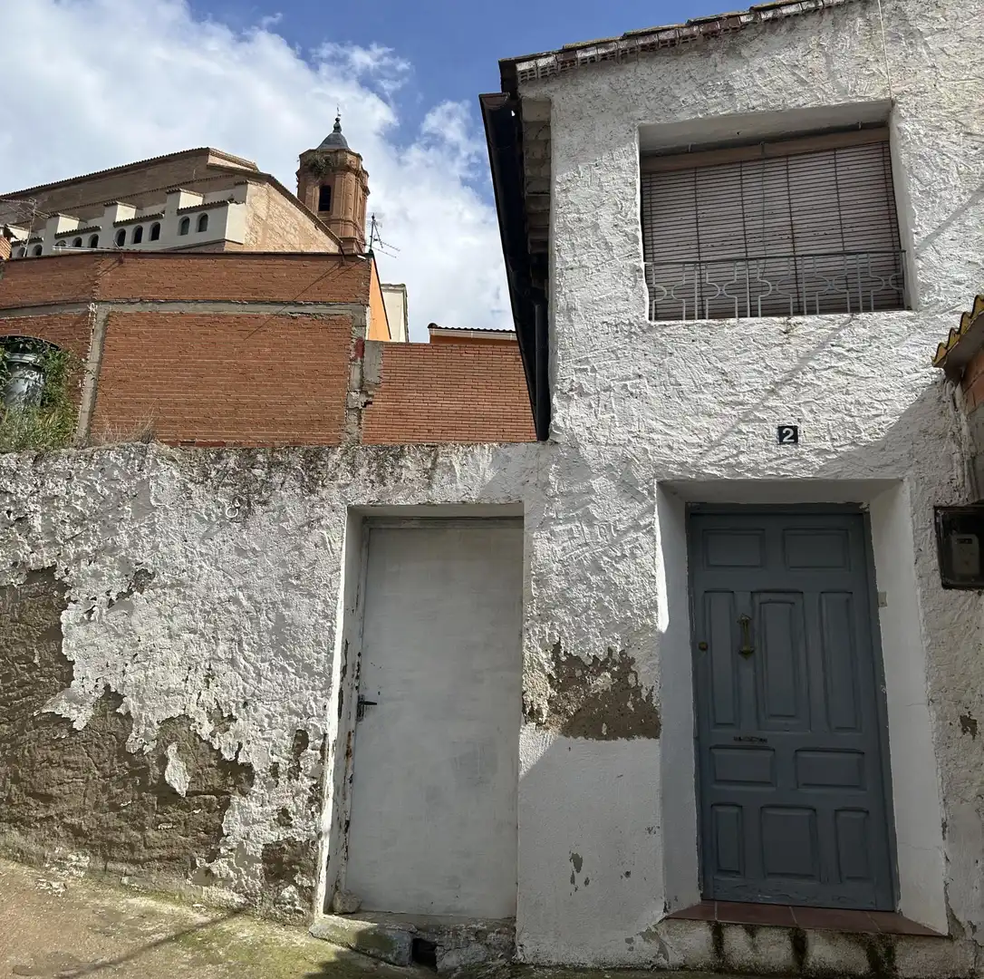 Casa adosada en venta en Calle San Miguel, 2, Paracuellos de Jiloca Vista exterior de Casa adosada en venta en Paracuellos de Jiloca con Jardín privado, Terraza y Amueblado