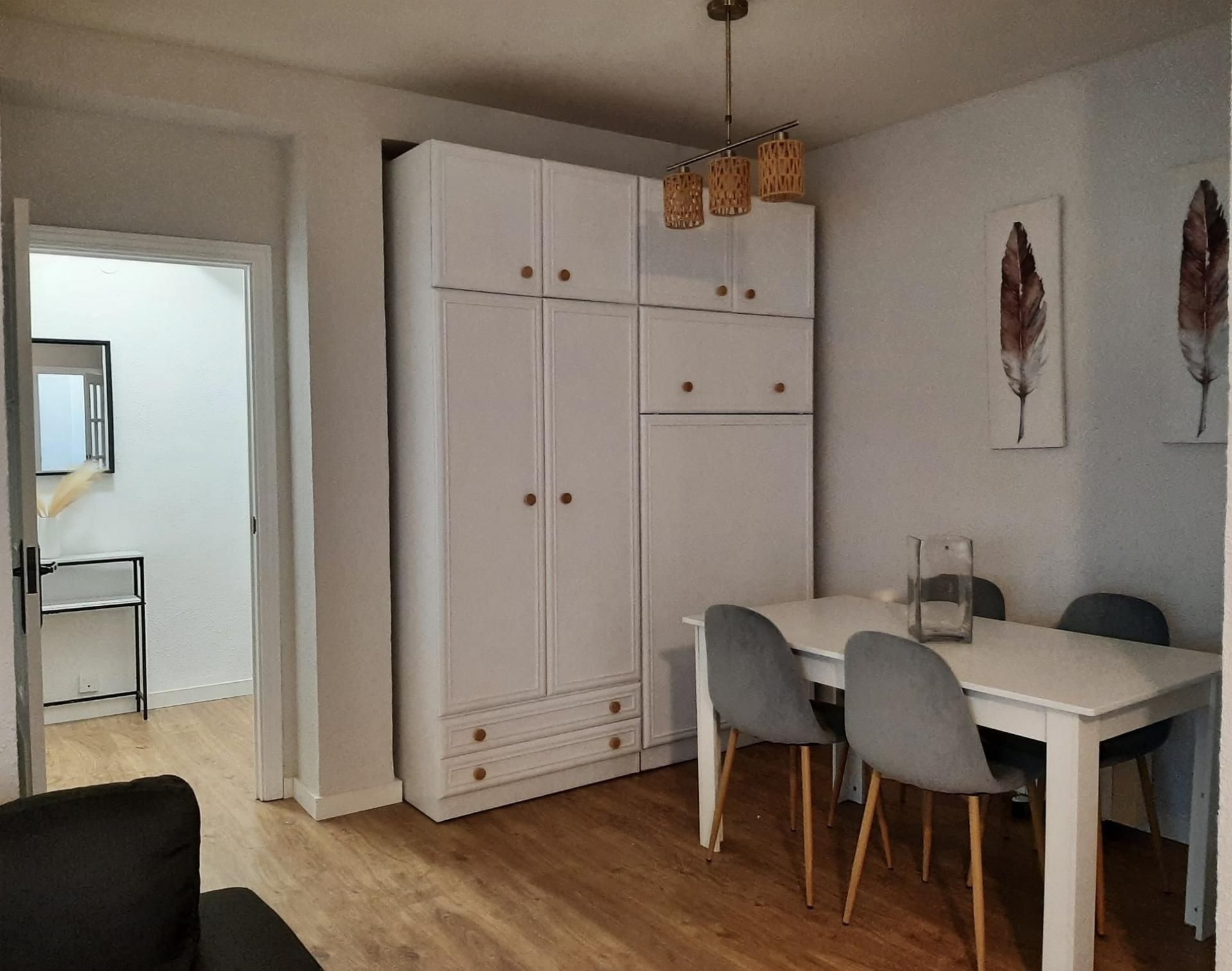 Wohnung zur Miete in Calle de Toledo, 34, El Perchel Schlafzimmer von Wohnung zur Miete in Ciudad Real Capital mit Klimaanlage und Terrasse