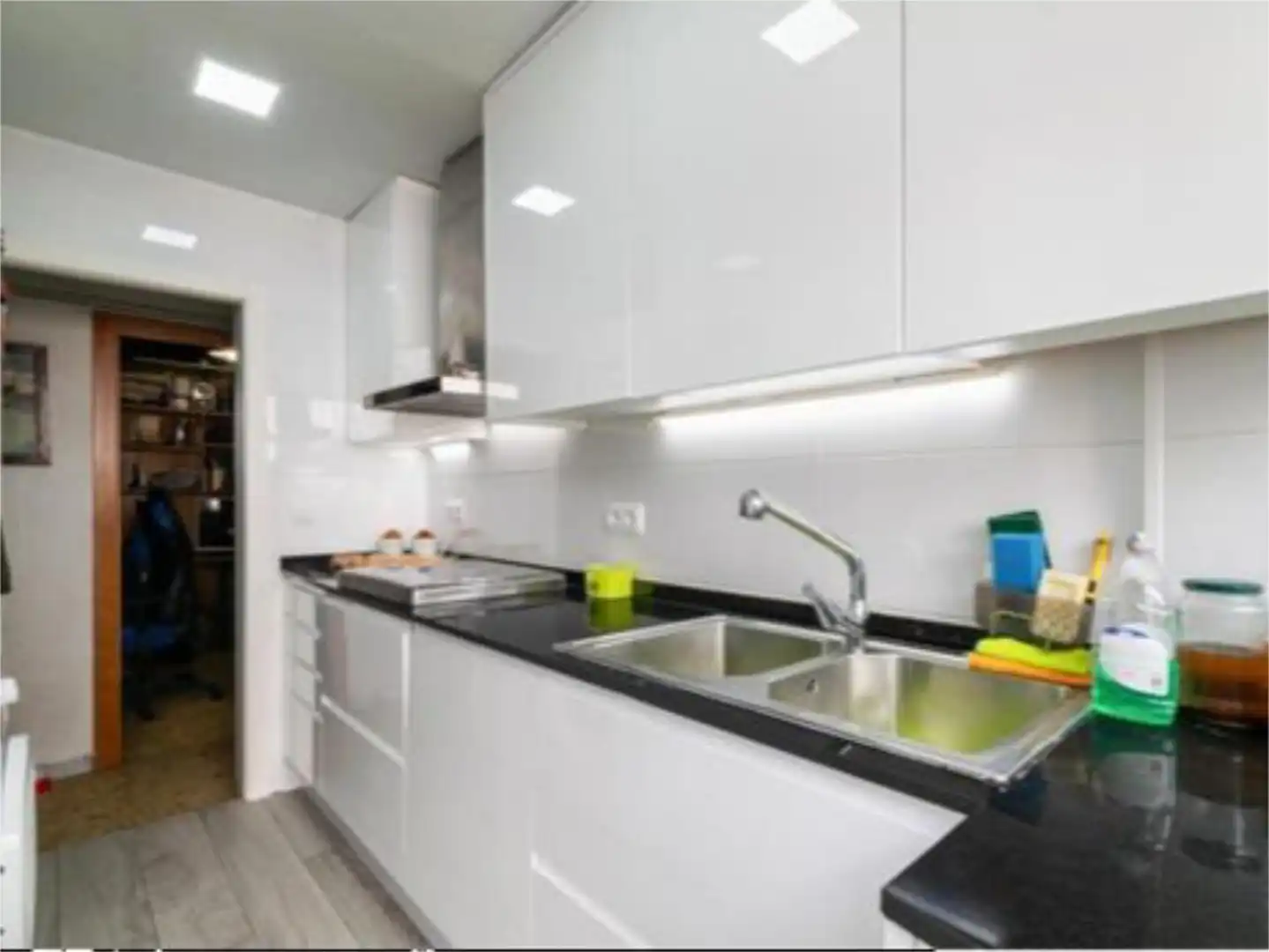 Piso en venta en Travessera de les Corts, La Maternitat i Sant Ramon Cocina de Piso en venta en Barcelona con Aire acondicionado, Terraza y Balcón