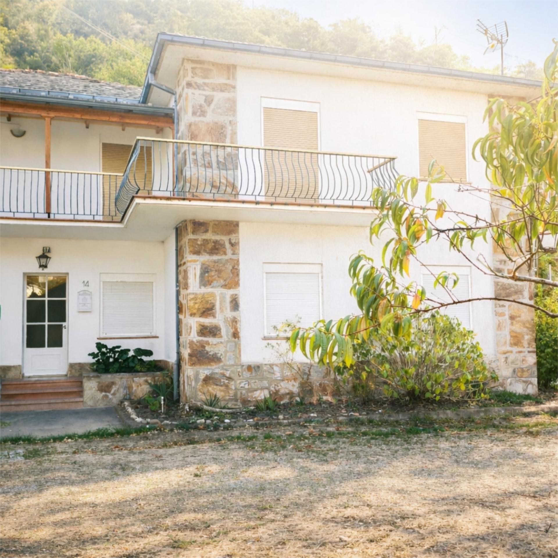 Außenansicht von Erdgeschoss zum Verkauf in Quiroga mit Privatgarten, Parkett und Möbliert