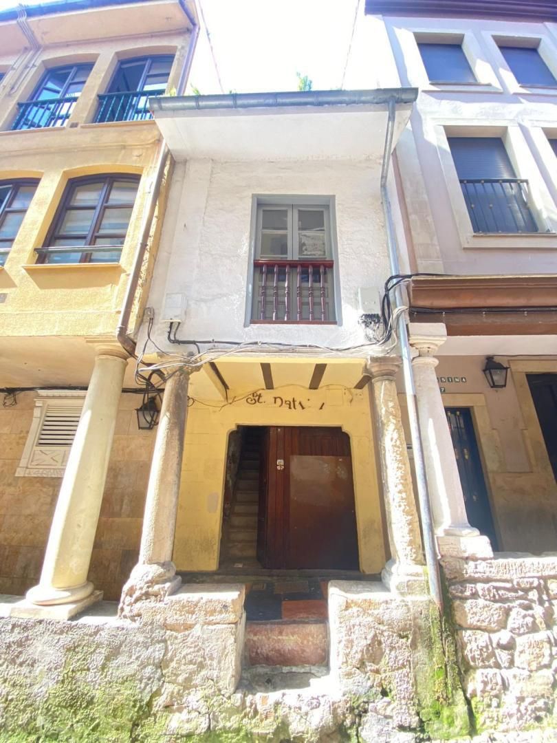 Vista exterior de Casa adosada en venda en Avilés