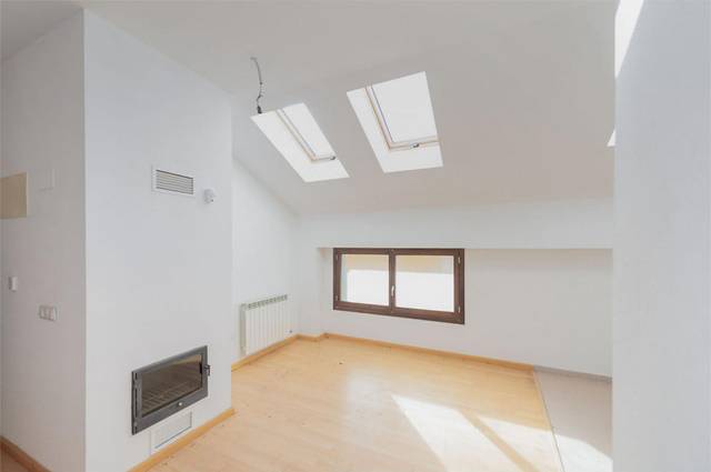 Piso en Alquiler en Calle Carretera, 2 en Puente la Reina de Jaca