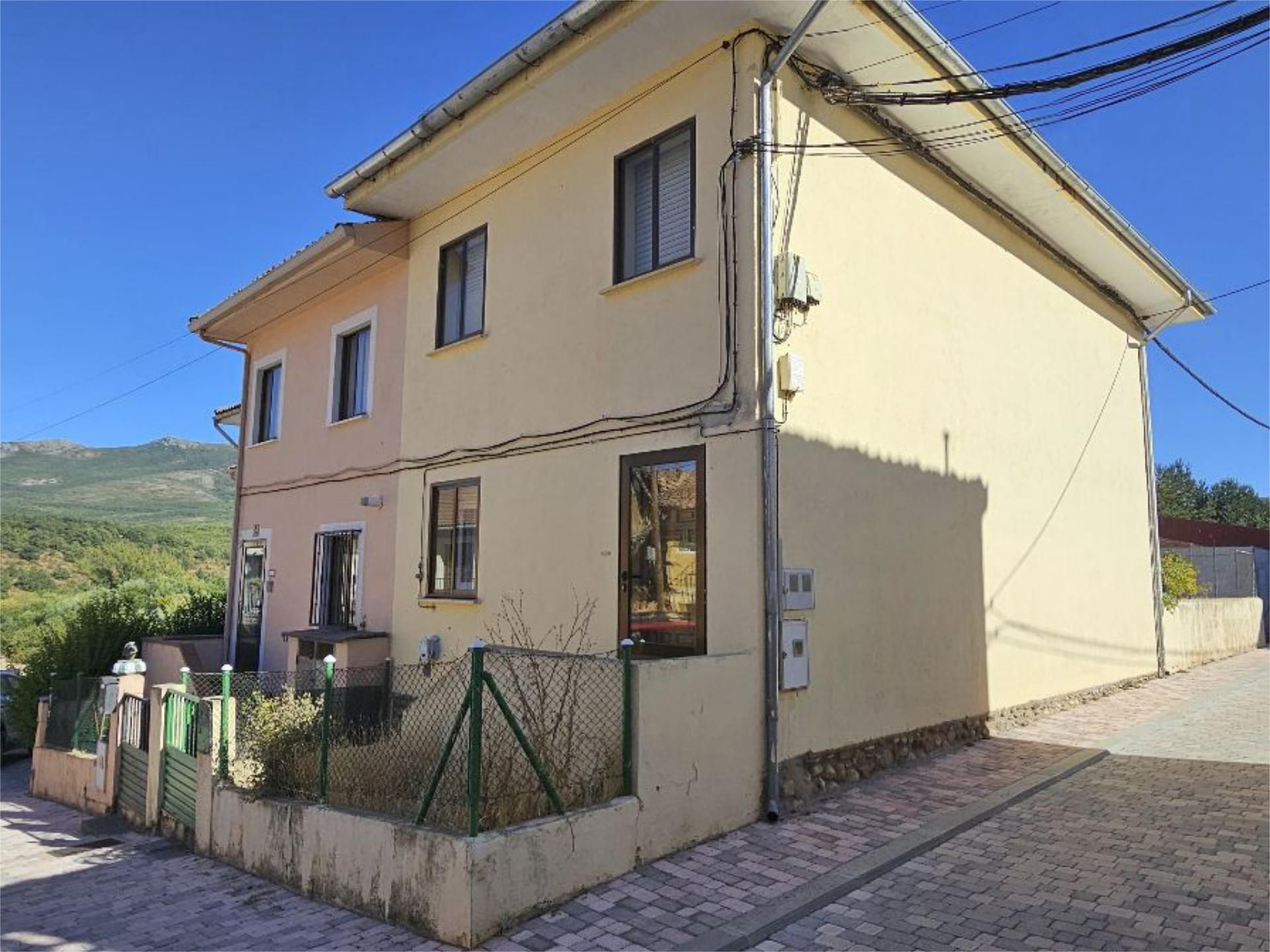 Vista exterior de Casa o chalet en venta en Riaza con Balcón