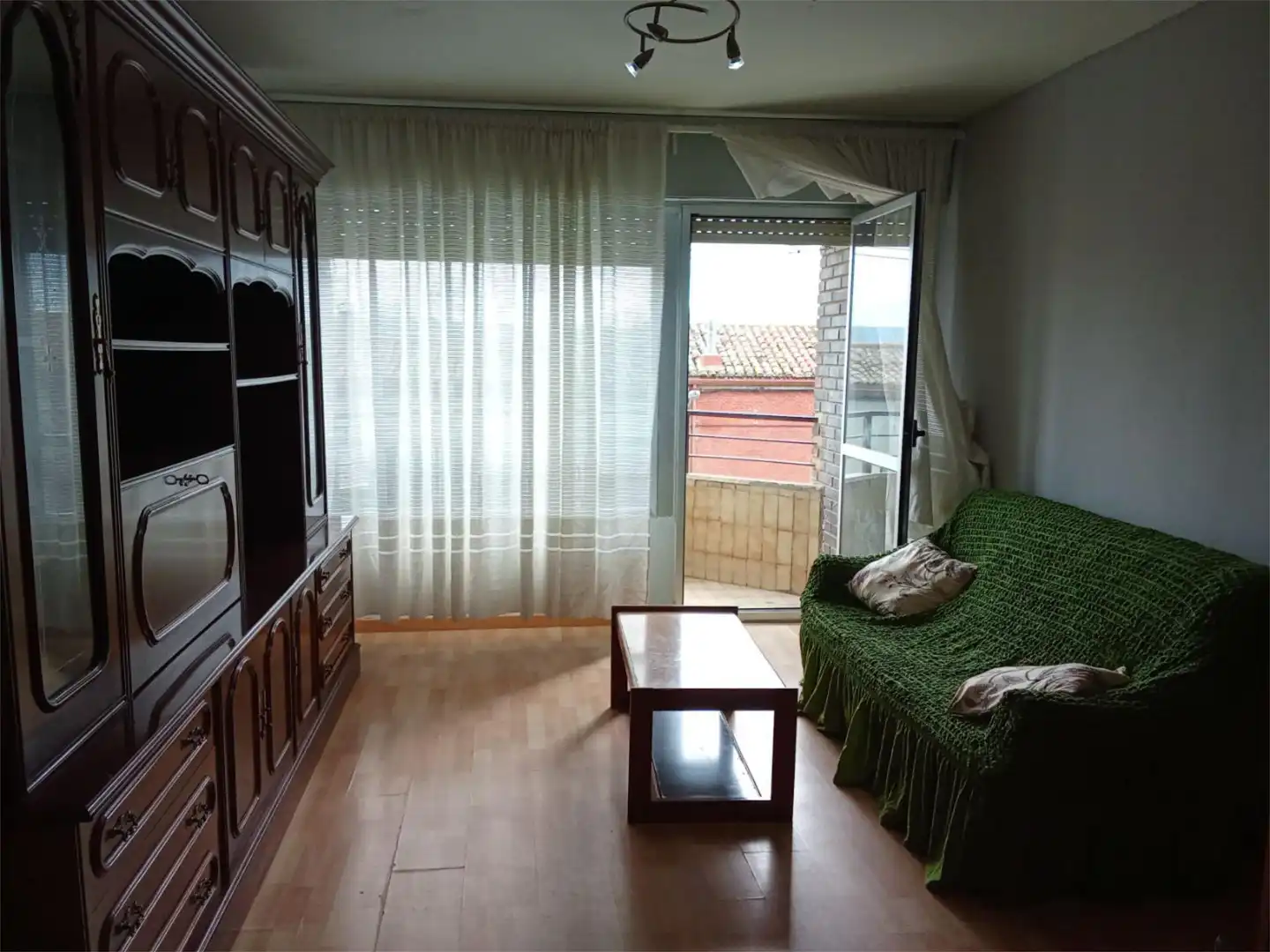 Piso en venta en Avenida José Antonio, 23, Magaz de Pisuerga Sala de estar de Piso en venta en Magaz de Pisuerga con Calefacción, Parquet y Terraza