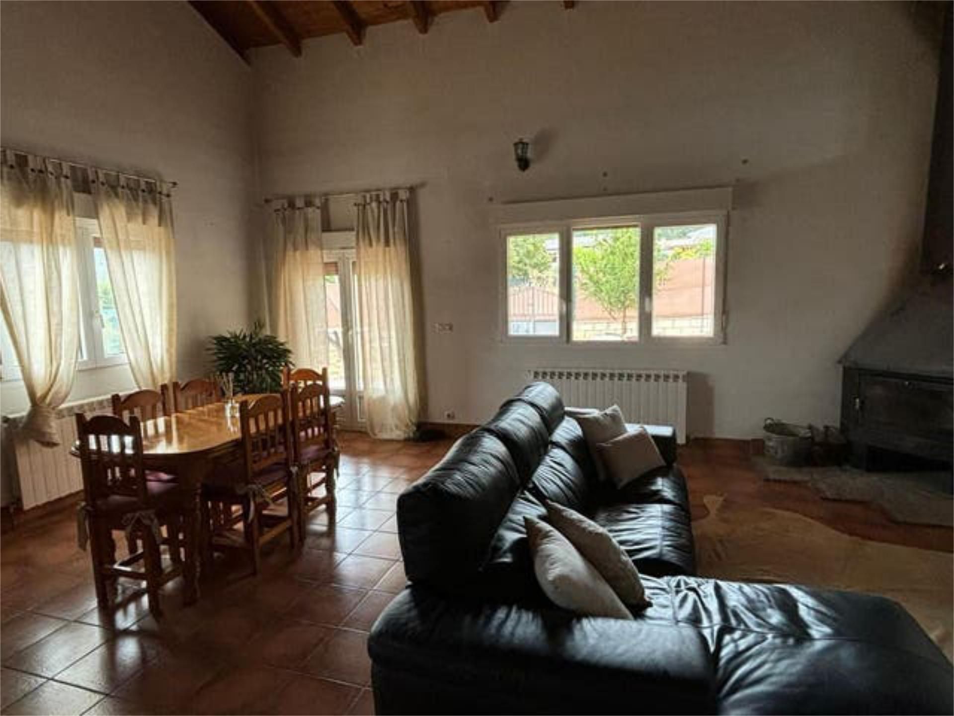 Sala d'estar de Casa adosada en venda en Frías