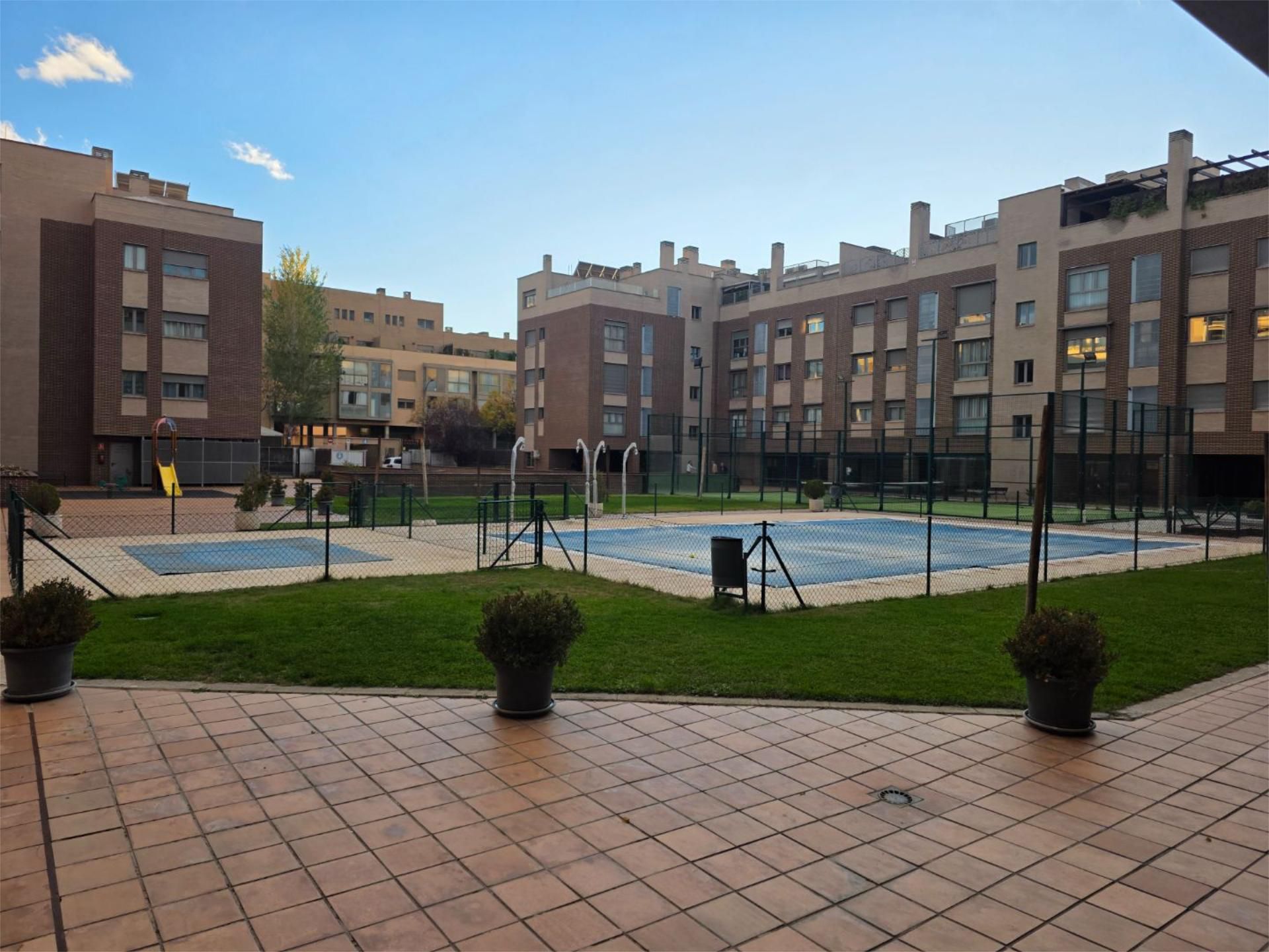 Vista exterior de Pis de lloguer en  Madrid Capital amb Aire condicionat, Calefacció i Parquet