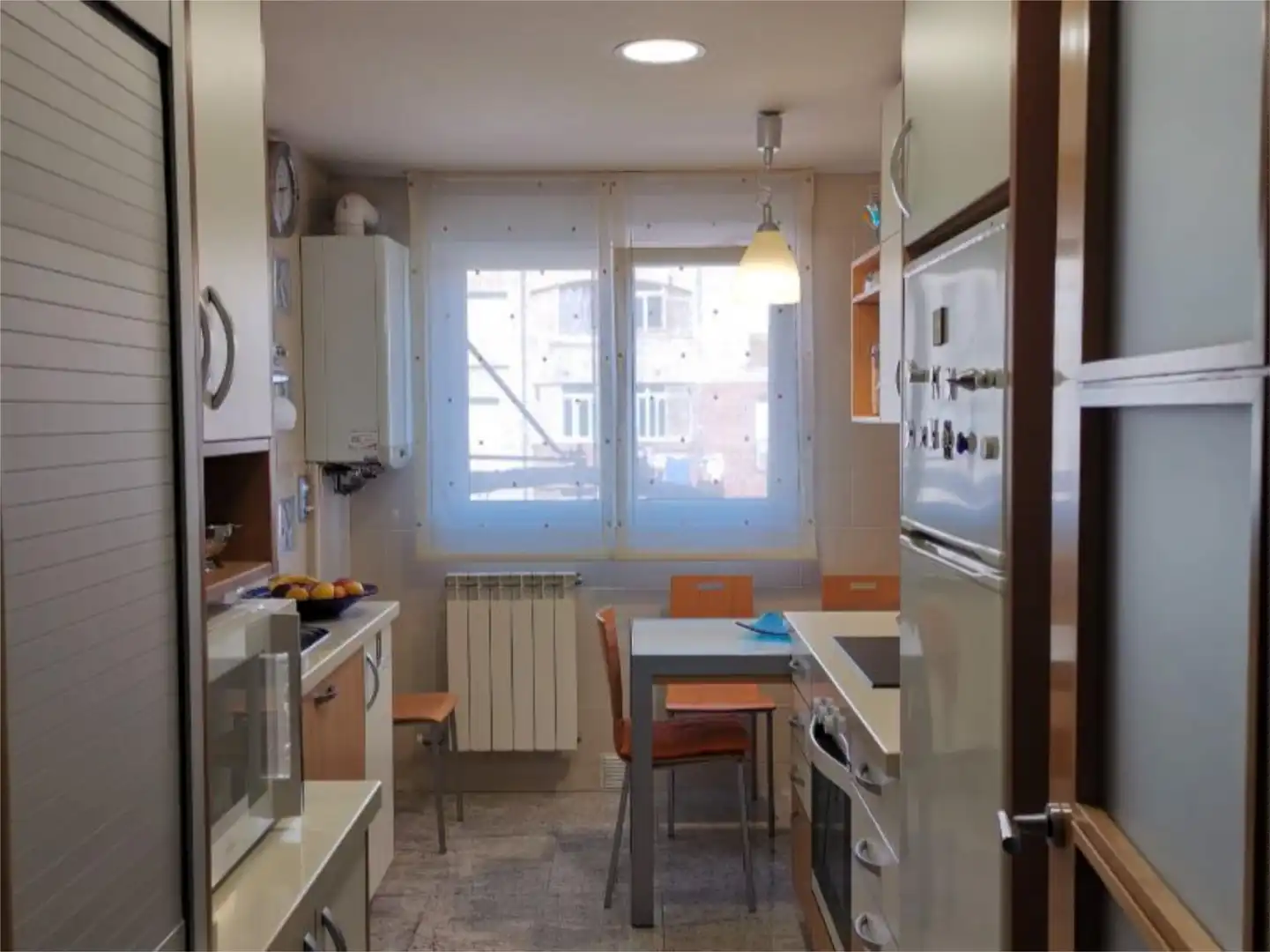 Piso en venta en Calle de Demetrio Monteserín, 8, La Vega - La Sal Cocina de Piso en venta en León Capital con Terraza