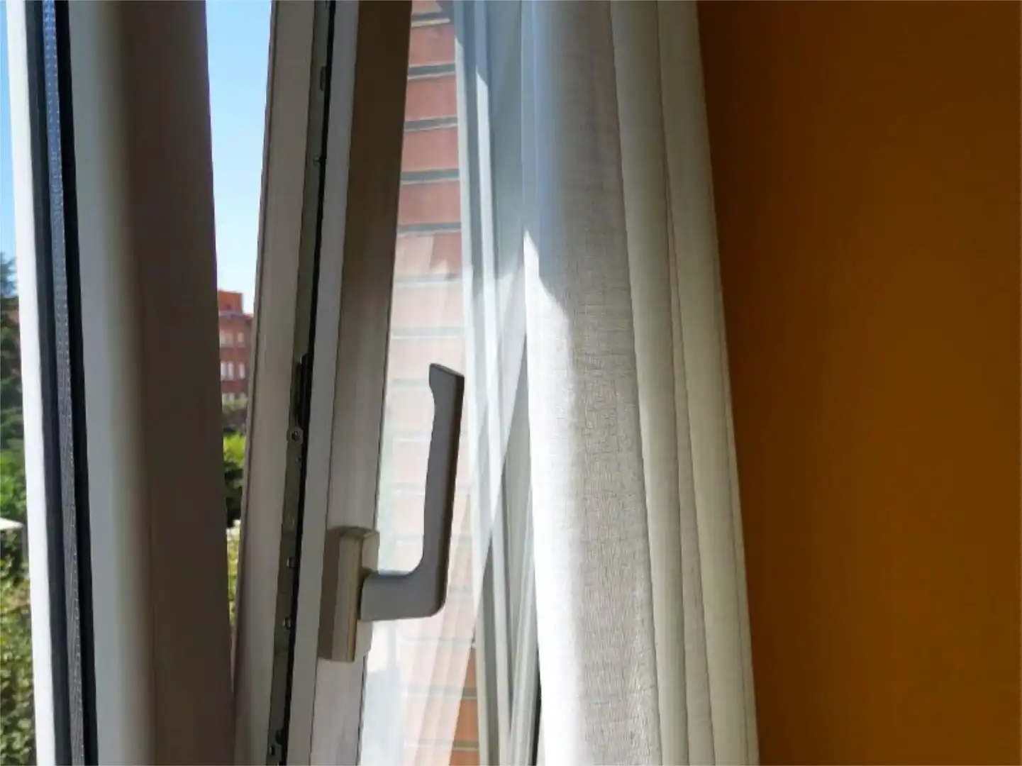 Piso en venta en Calle de Demetrio Monteserín, 8, La Vega - La Sal Habitación de Piso en venta en León Capital con Terraza