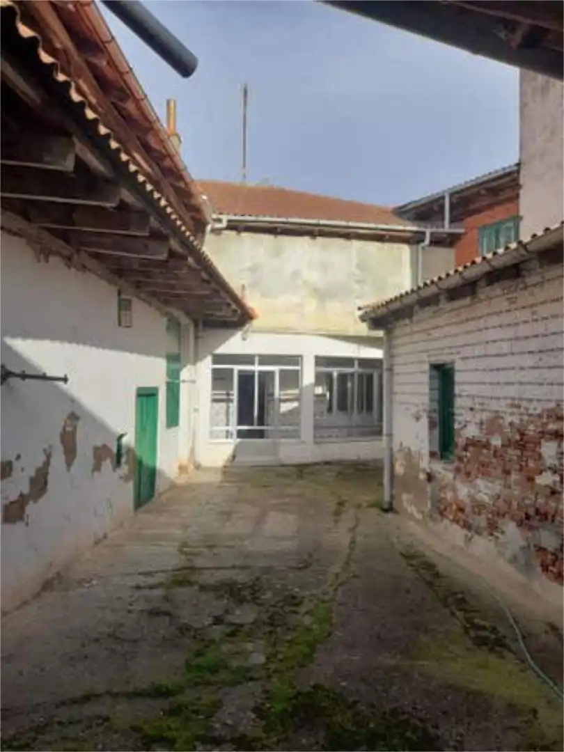 Casa o chalet en venta en Regueras de Arriba Vista exterior de Casa o chalet en venta en Regueras de Arriba con Terraza, Trastero y Amueblado