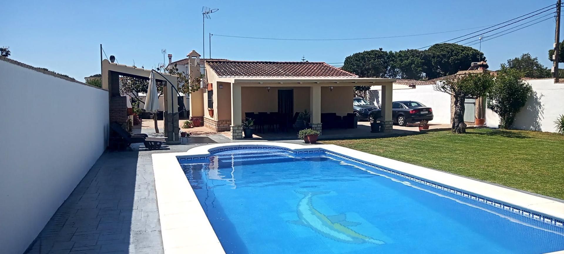 Swimming pool of Houses for rent in Chiclana de la Frontera  with Air Conditioner, Heating and Private garden