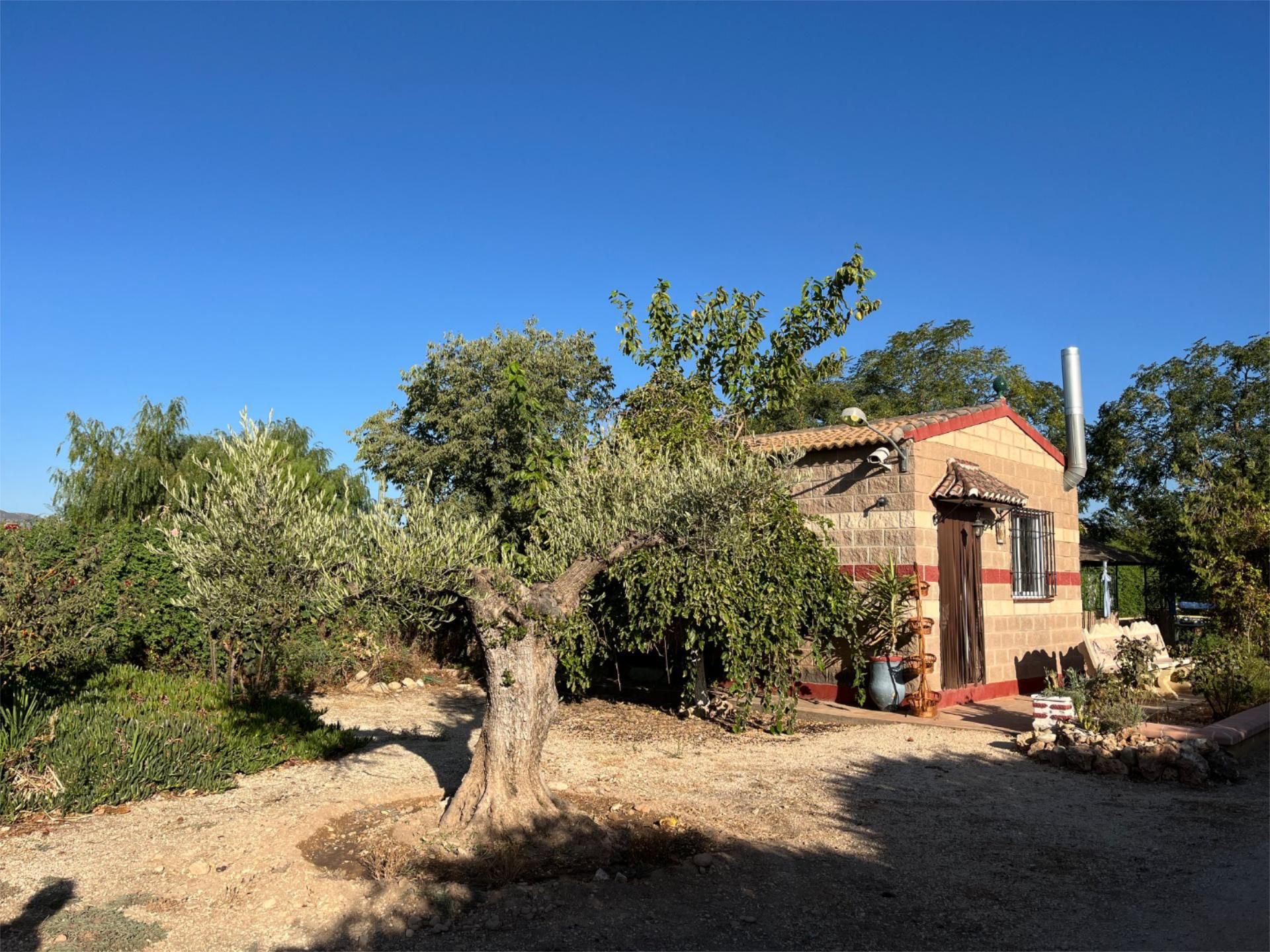 Außenansicht von Country house zum Verkauf in Huétor Tájar mit Privatgarten, Terrasse und Schwimmbad