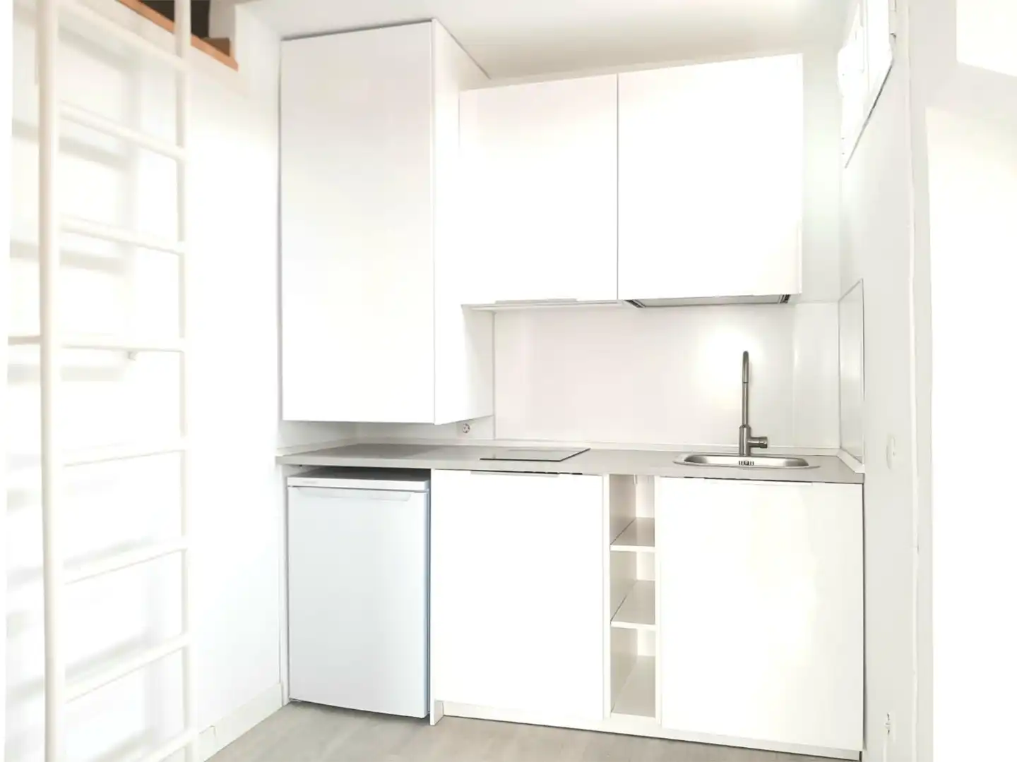 Küche von Wohnung zum Verkauf in Madrid mit Waschmaschine und Mikrowelle