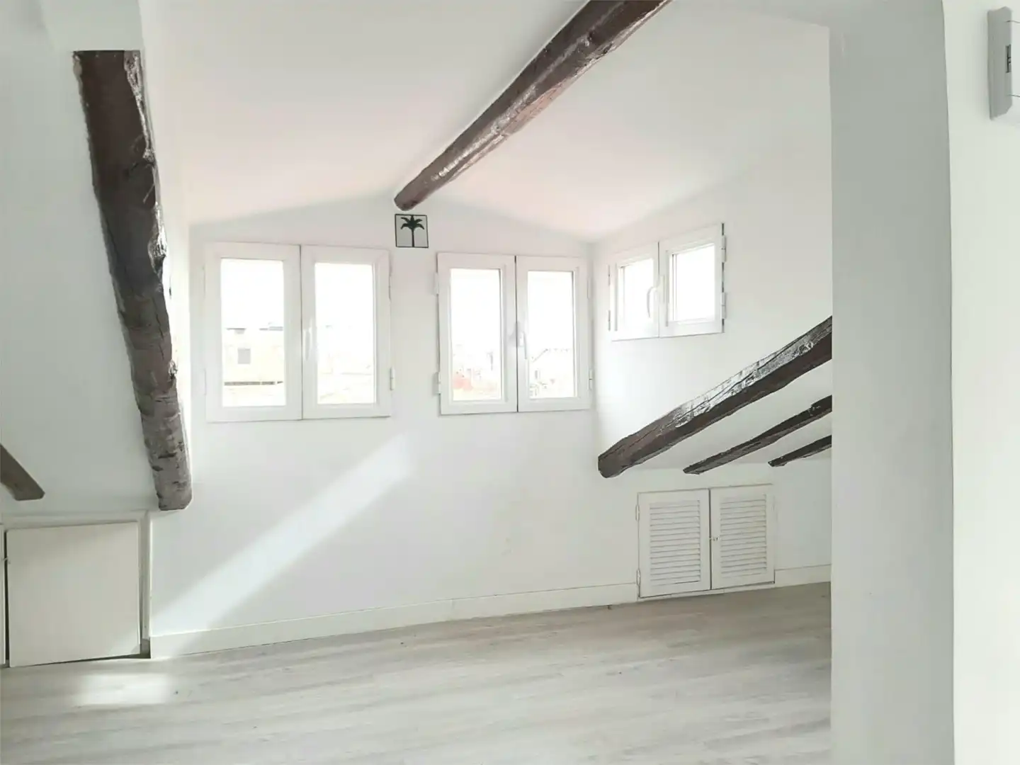 Schlafzimmer von Wohnung zum Verkauf in Madrid mit Waschmaschine und Mikrowelle