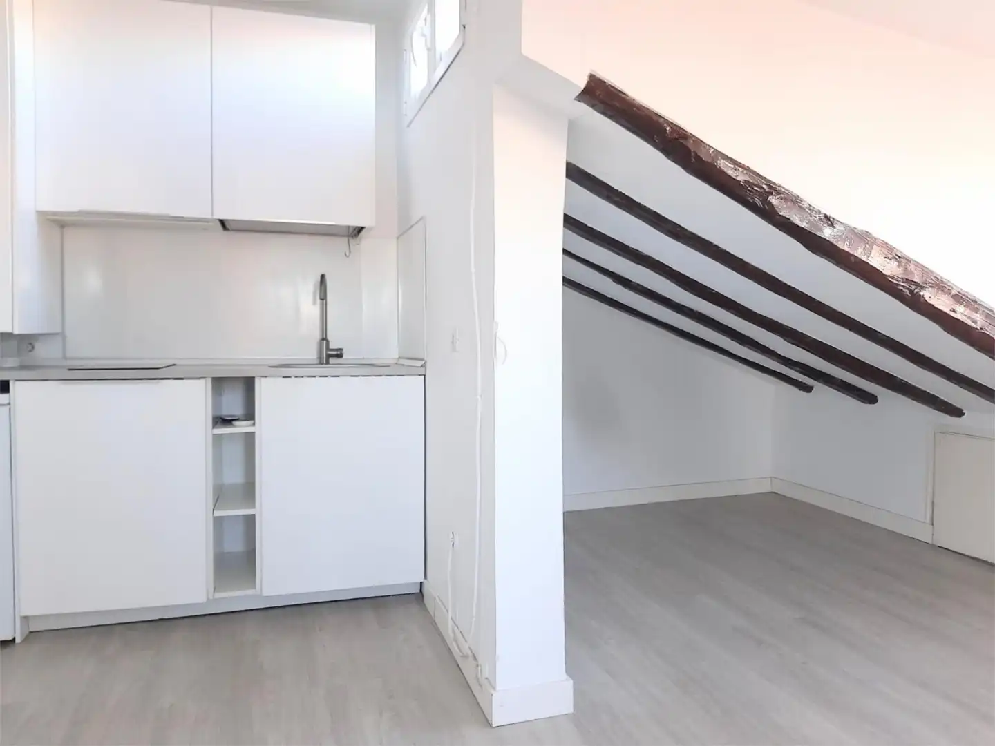Küche von Wohnung zum Verkauf in Madrid mit Waschmaschine und Mikrowelle