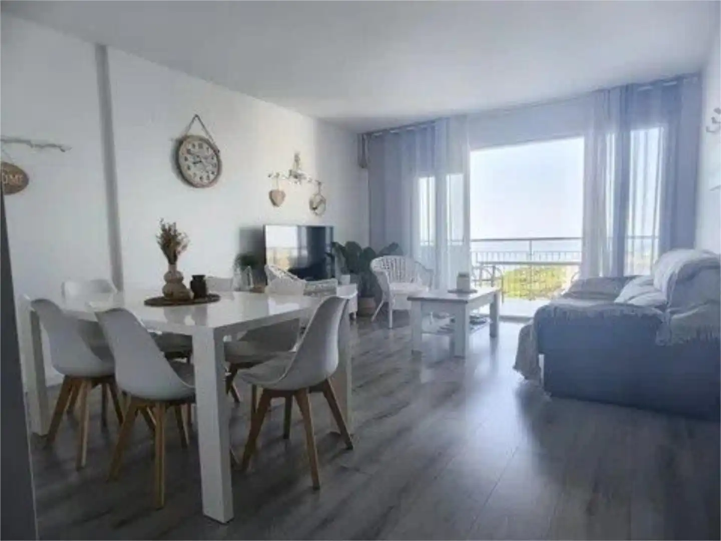 Ático en venta en Carrer D'ignasi Iglesias, 2, Els Pins Sala de estar de Ático en venta en Blanes con Terraza, Piscina y Balcón