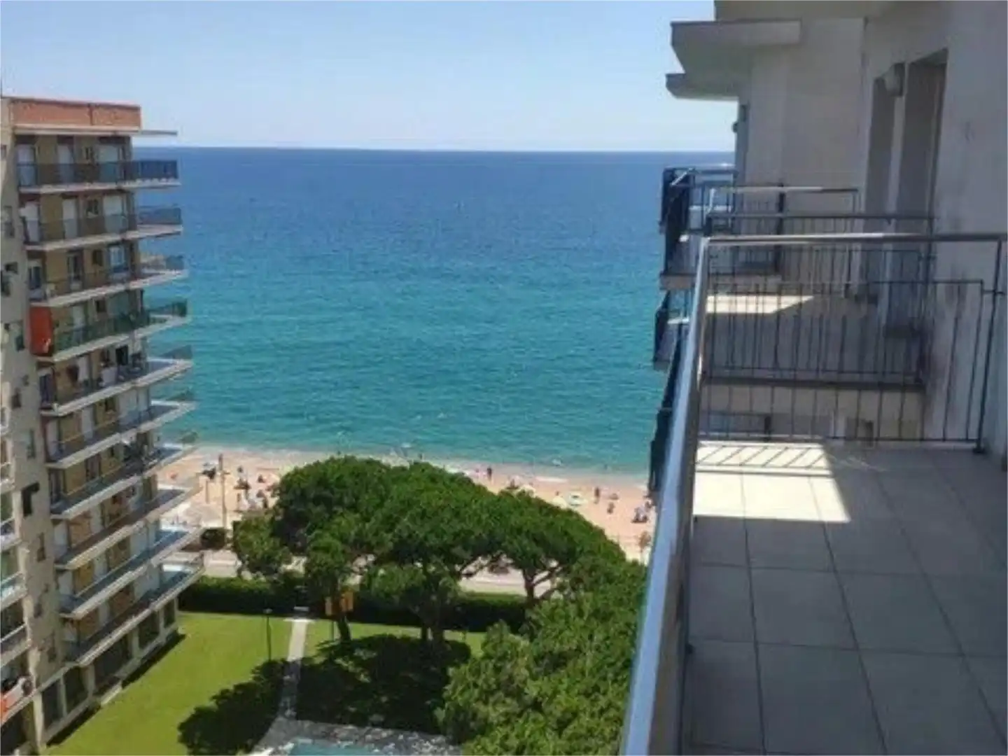 Ático en venta en Carrer D'ignasi Iglesias, 2, Els Pins Jardín de Ático en venta en Blanes con Terraza, Piscina y Balcón
