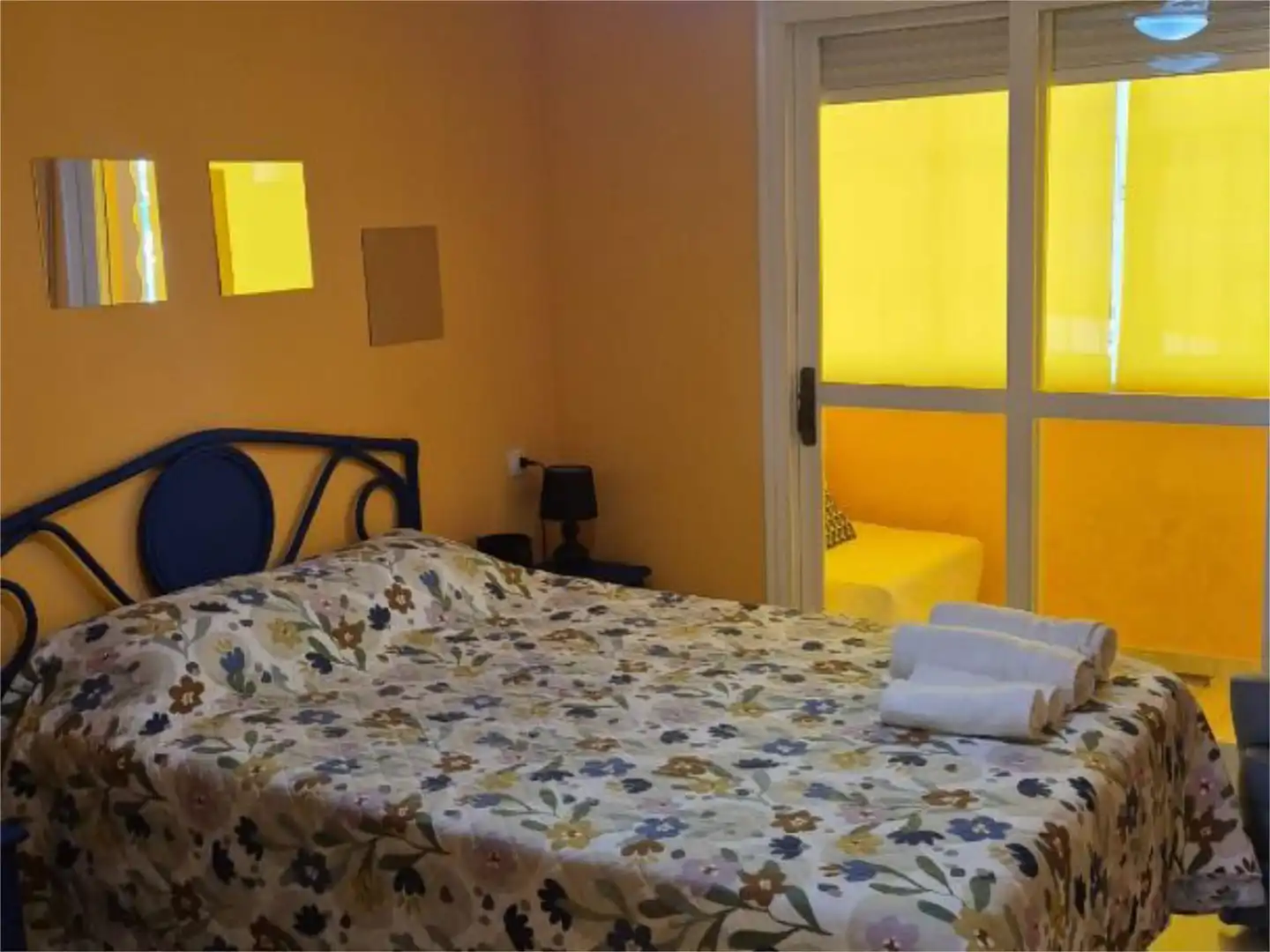 Habitación de Apartamento de alquiler en Torrevieja con Aire acondicionado, Terraza y Piscina
