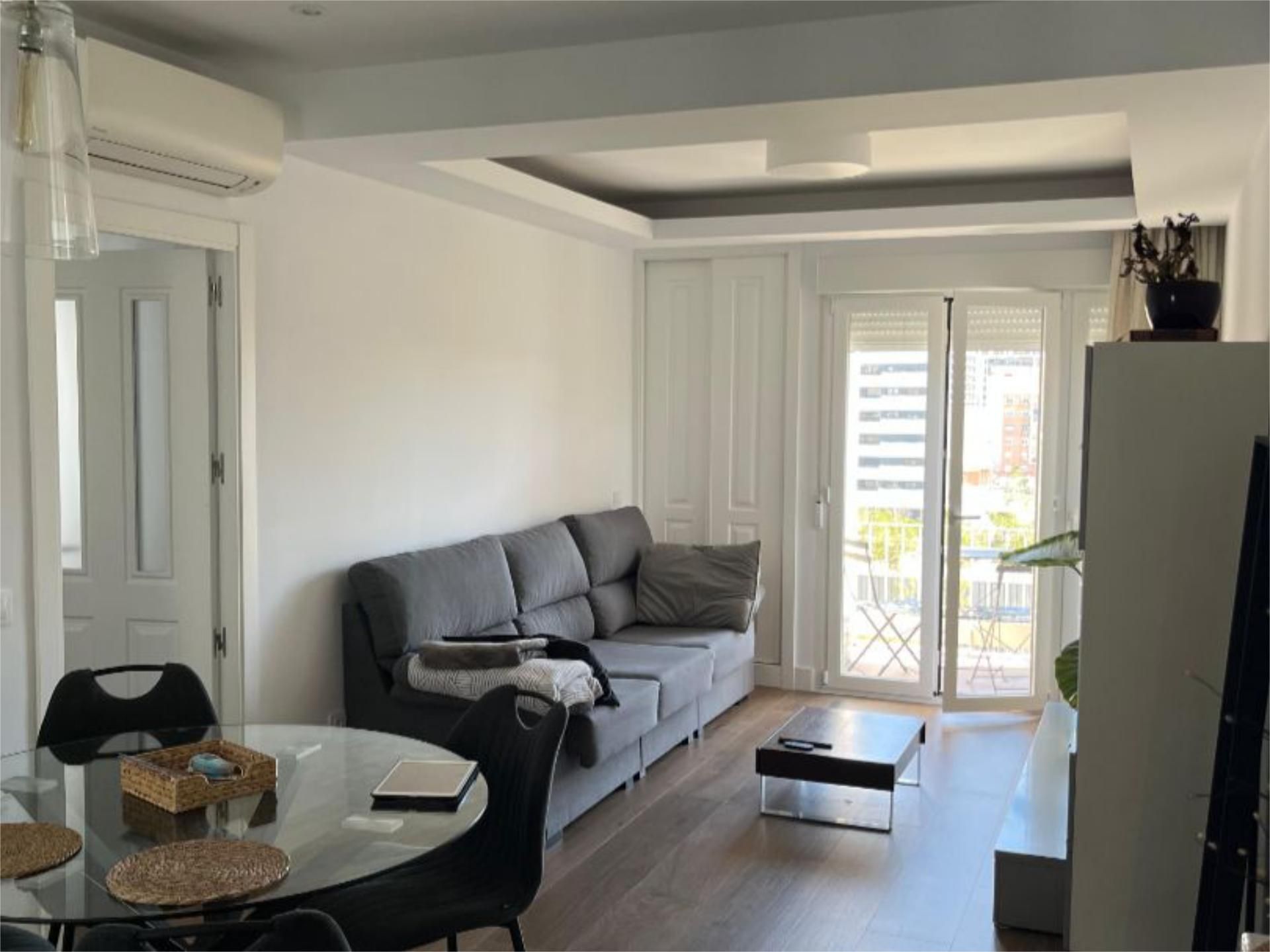 Sala de estar de Piso de alquiler en  Madrid Capital con Aire acondicionado, Calefacción y Terraza