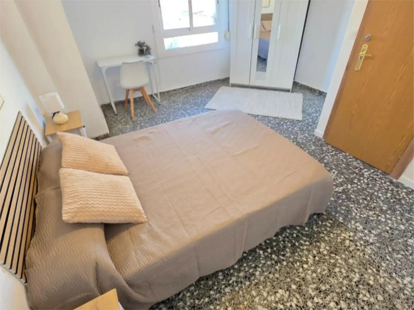 Room in Avinguda de Madrid, 76, Petrer Bedroom of Flat for share in Petrer with Furnished and Balcony