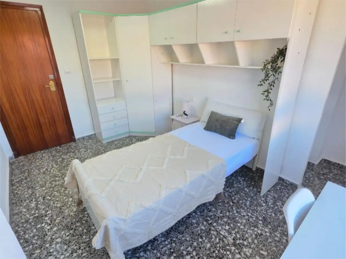 Room in Avinguda de Madrid, 76, Petrer Bedroom of Flat for share in Petrer with Furnished and Balcony