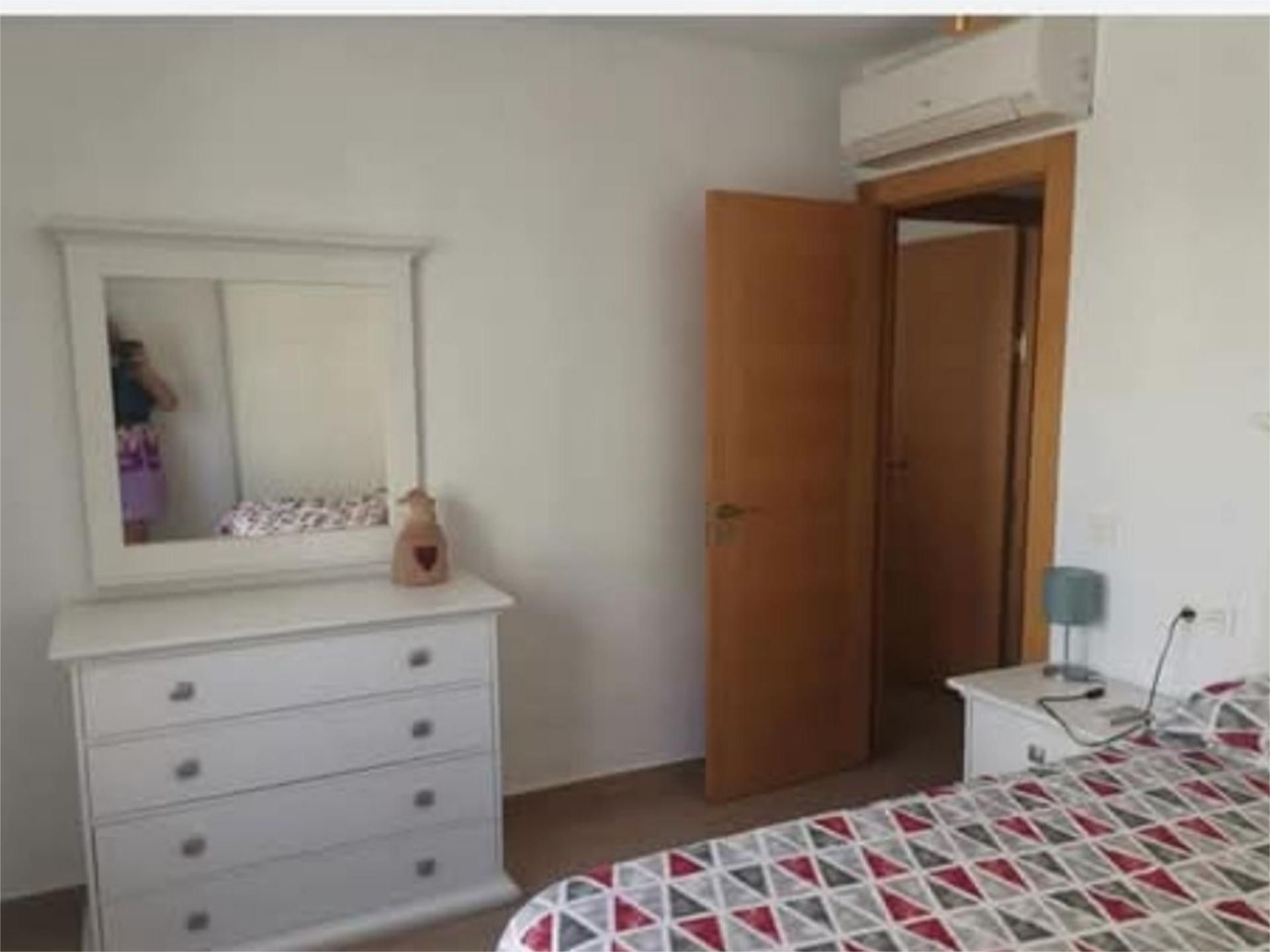 Habitación de Piso de alquiler en  Almería Capital con Aire acondicionado, Terraza y Amueblado