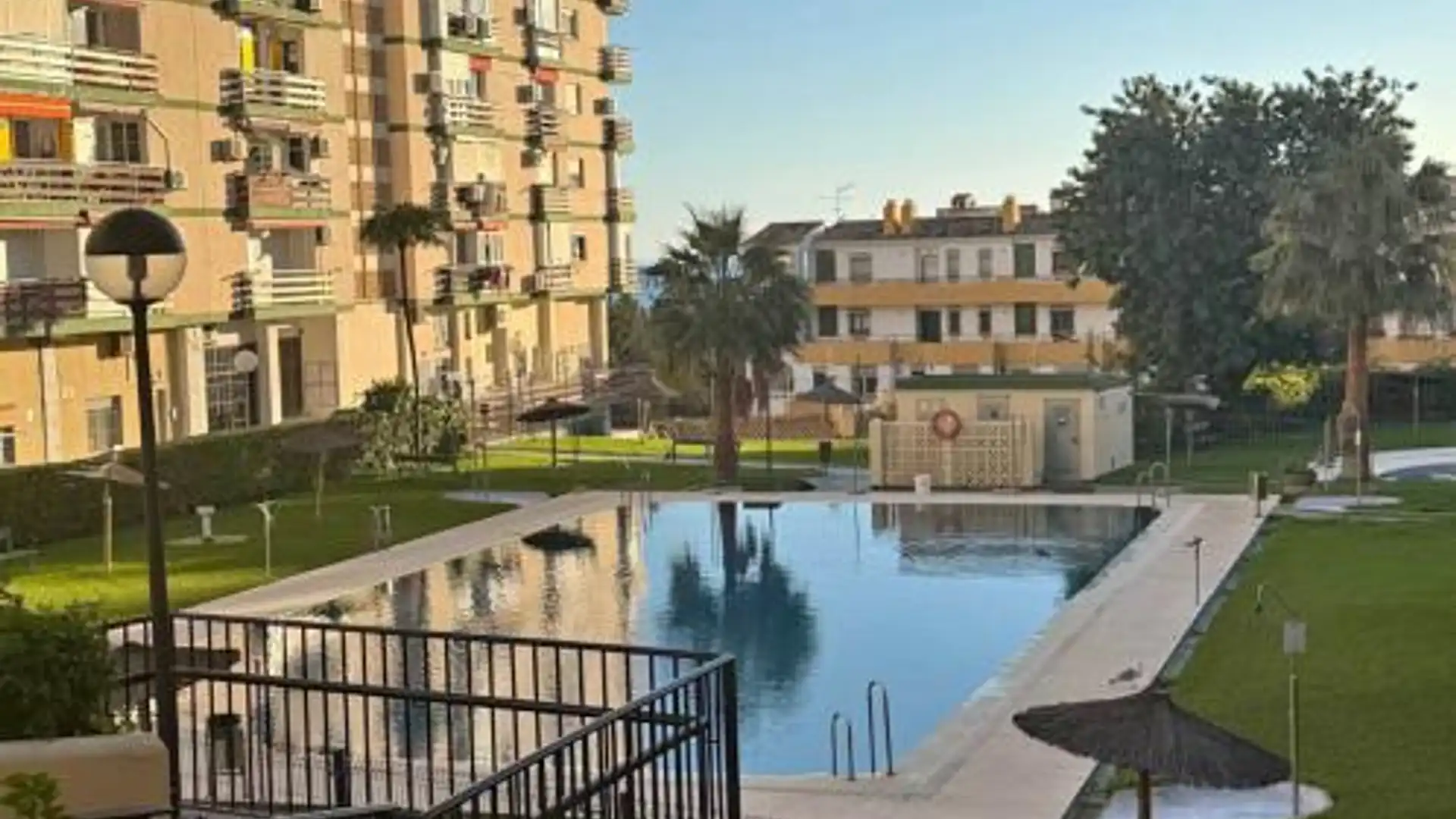 Vista exterior de Estudio en venta en Benalmádena con Jardín privado, Parquet y Piscina