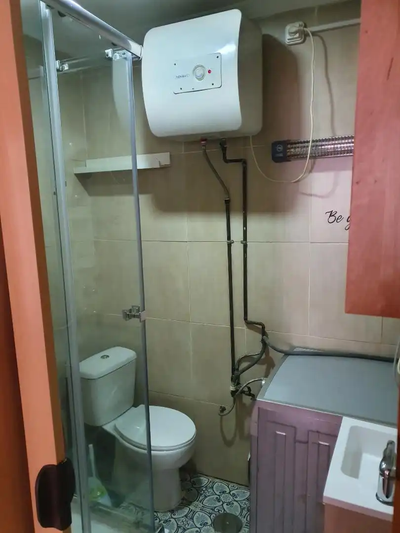 Flat for sale in Calle Zurraque, 44, Casco Antiguo Bathroom of Flat for sale in Mairena del Aljarafe with Air Conditioner, Furnished and Washing machine