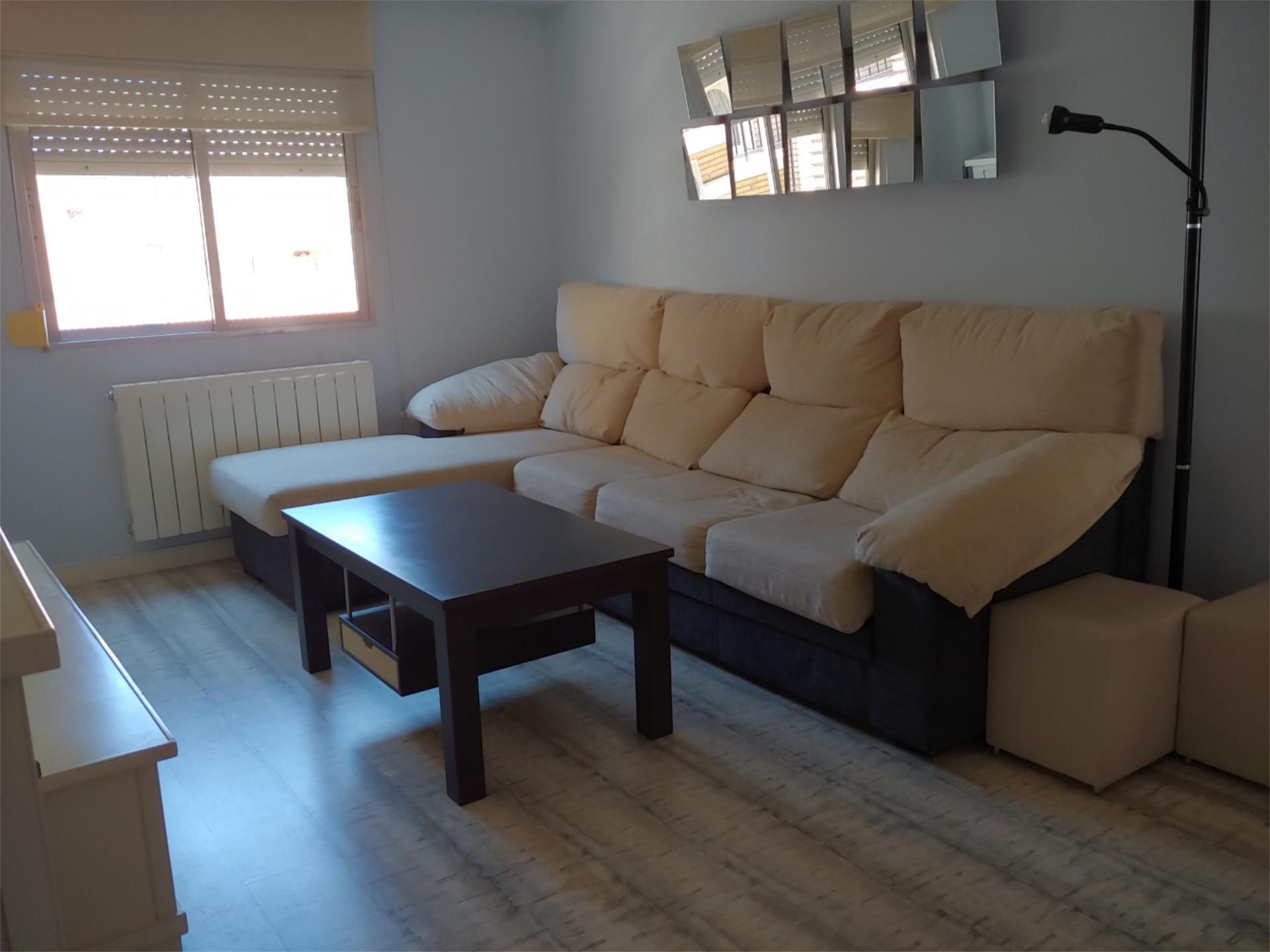 Sala d'estar de Pis de lloguer en  Zaragoza Capital amb Aire condicionat, Calefacció i Parquet