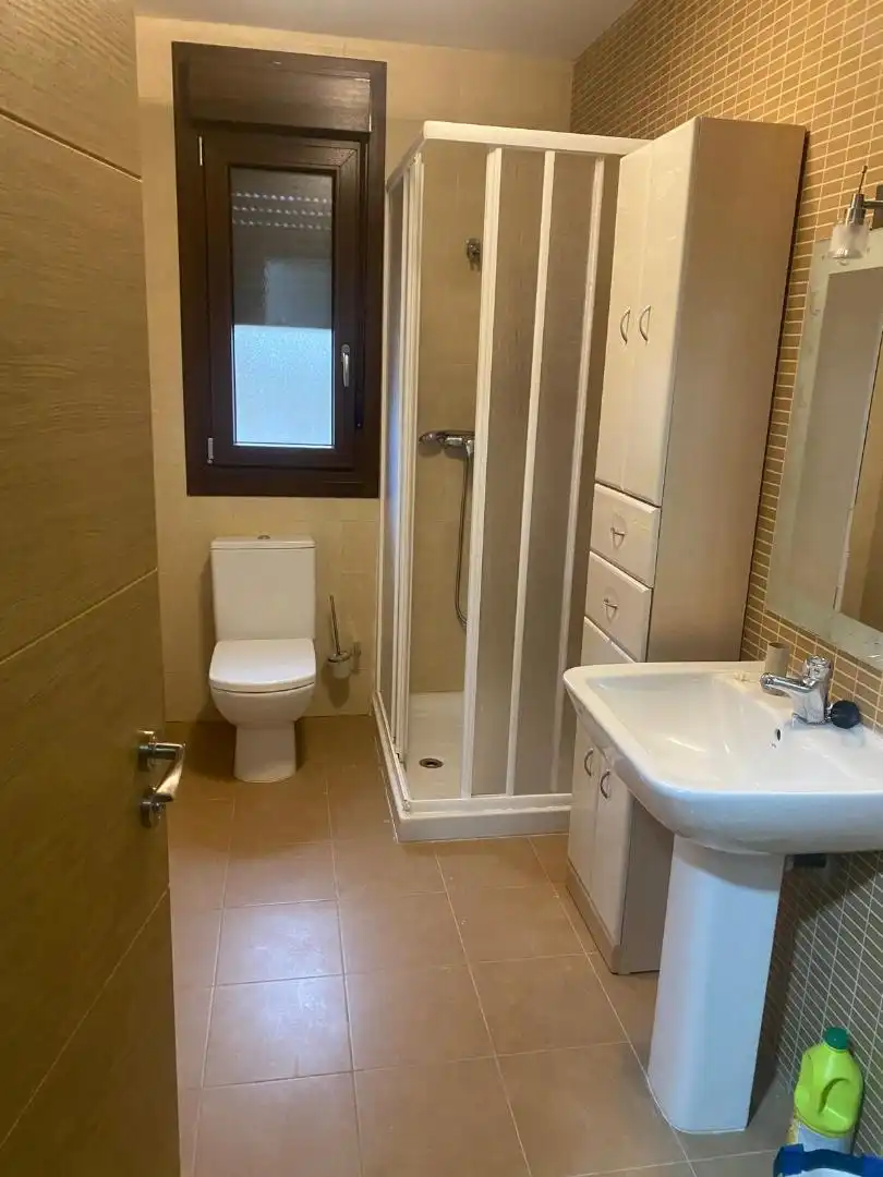 Planta baja en venta en Camino Bustillo, 2, Huérmeces Baño de Planta baja en venta en Huérmeces con Calefacción, Parquet y Terraza
