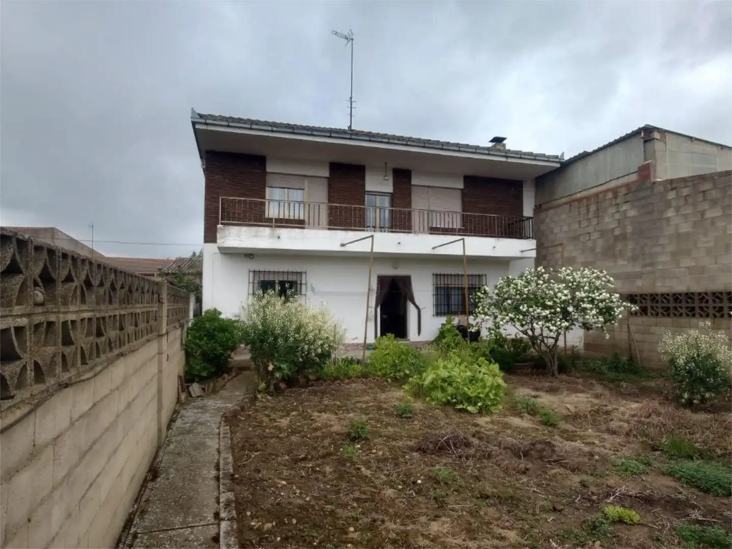 Casa o chalet en venta en Avenida General Franco, 38, Villamontán de la Valduerna Vista exterior de Casa o chalet en venta en Villamontán de la Valduerna con Calefacción, Jardín privado y Parquet