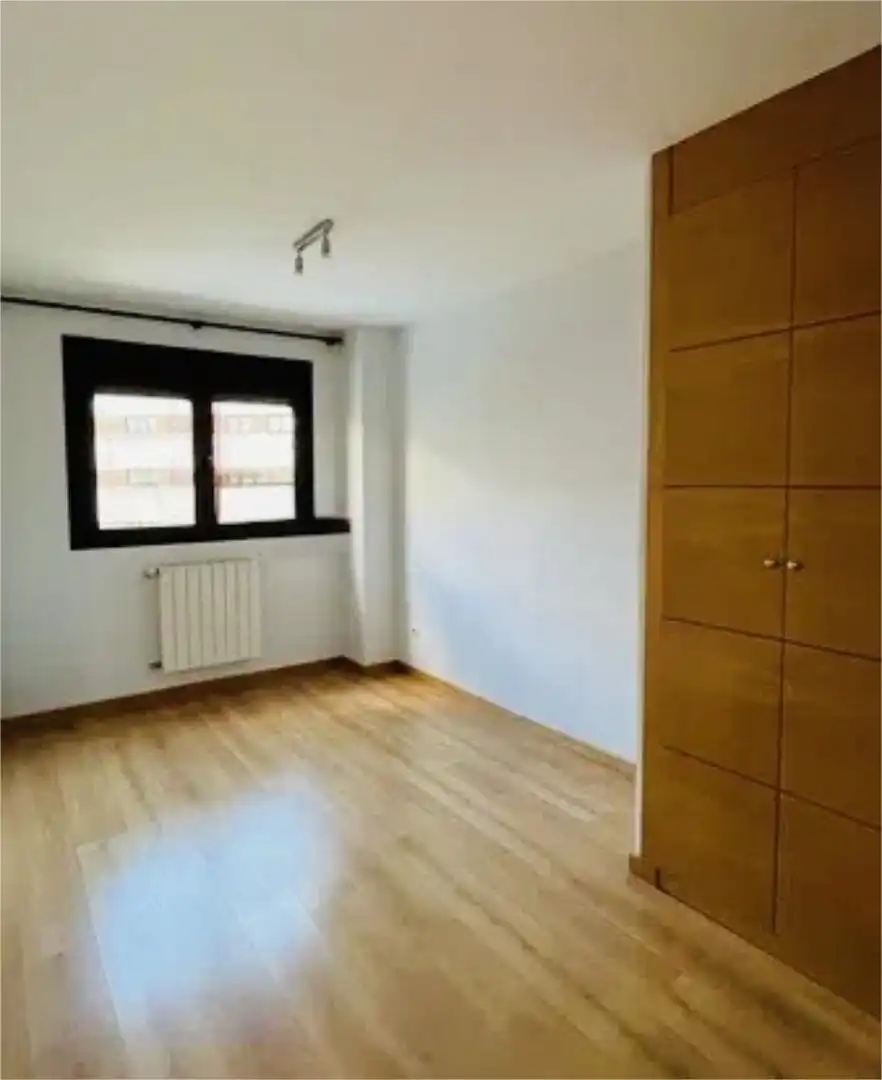 Flat for sale in Calle de Puentedey, Ensanche de Vallecas - La Gavia Bedroom of Flat for sale in Madrid with Air Conditioner, Heating and Private garden