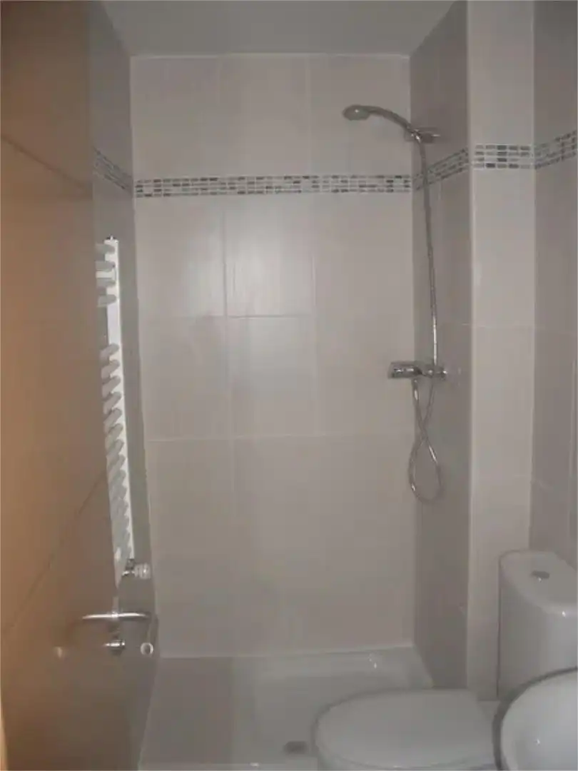Flat for sale in Calle de Puentedey, Ensanche de Vallecas - La Gavia Bathroom of Flat for sale in Madrid with Air Conditioner, Heating and Private garden