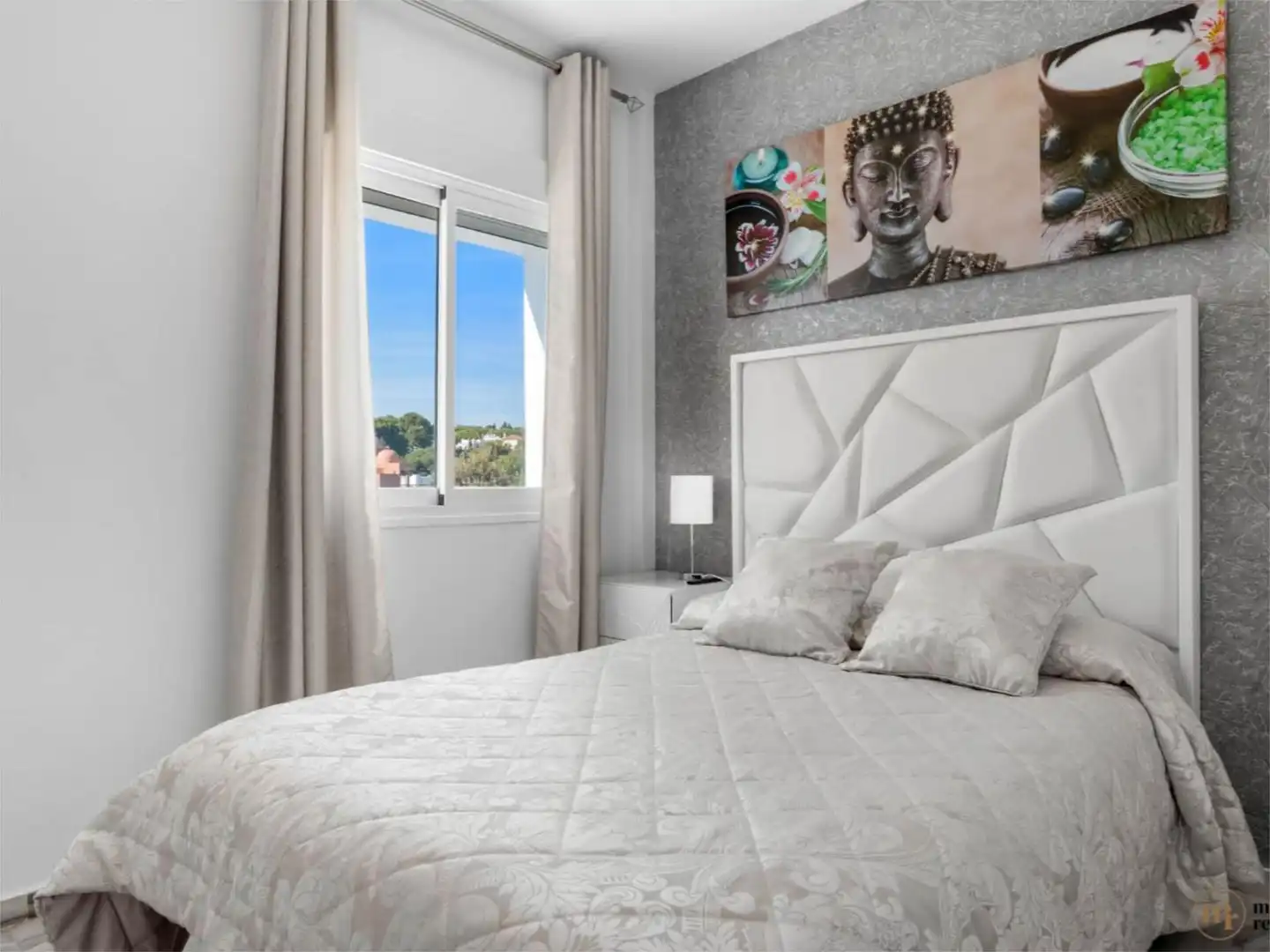 Casa adosada en venta en Calle Artola Golf, 40, Cabopino - Artola Habitación de Casa adosada en venta en Marbella con Aire acondicionado, Calefacción y Jardín privado