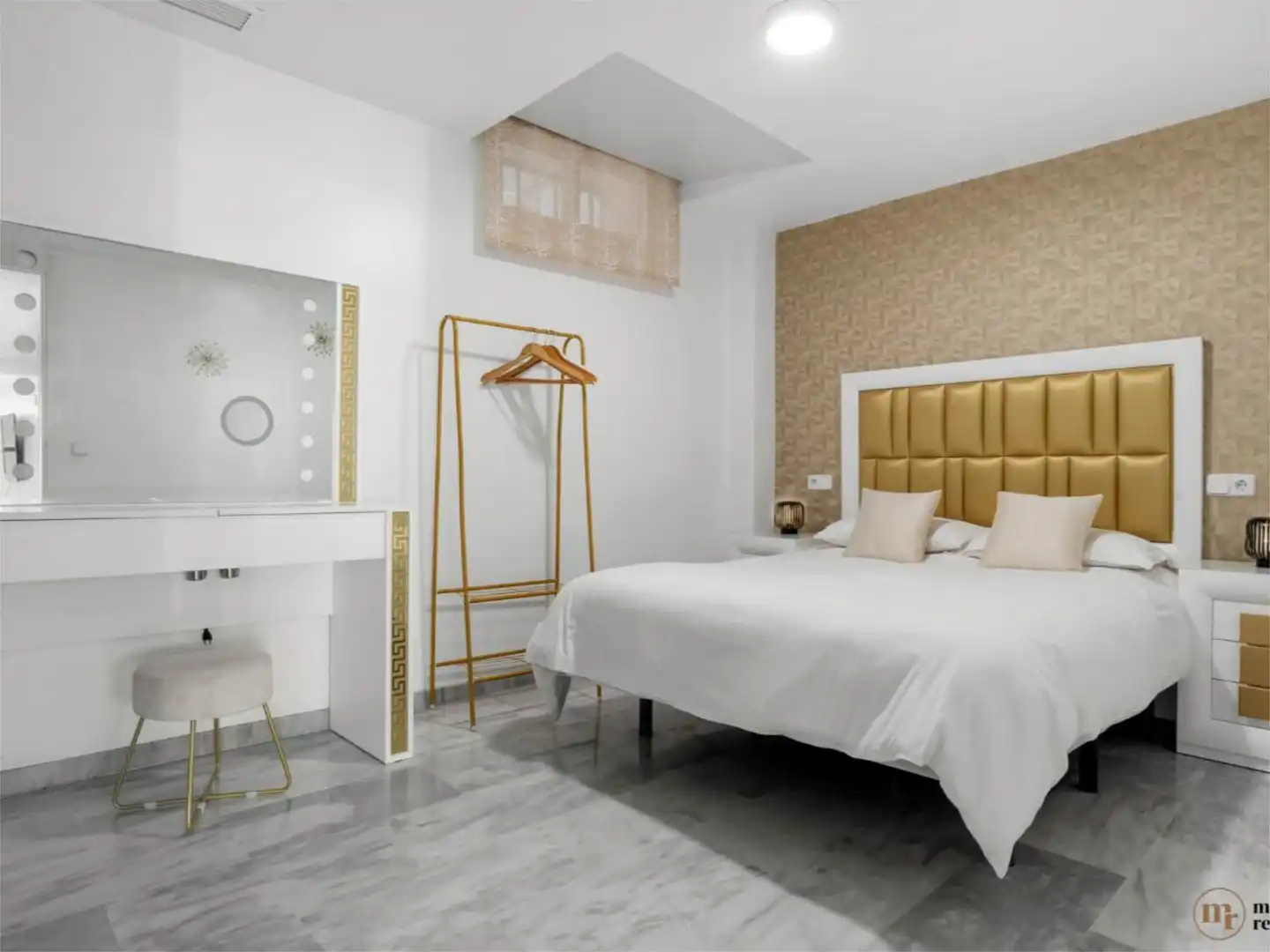 Casa adosada en venta en Calle Artola Golf, 40, Cabopino - Artola Habitación de Casa adosada en venta en Marbella con Aire acondicionado, Calefacción y Jardín privado