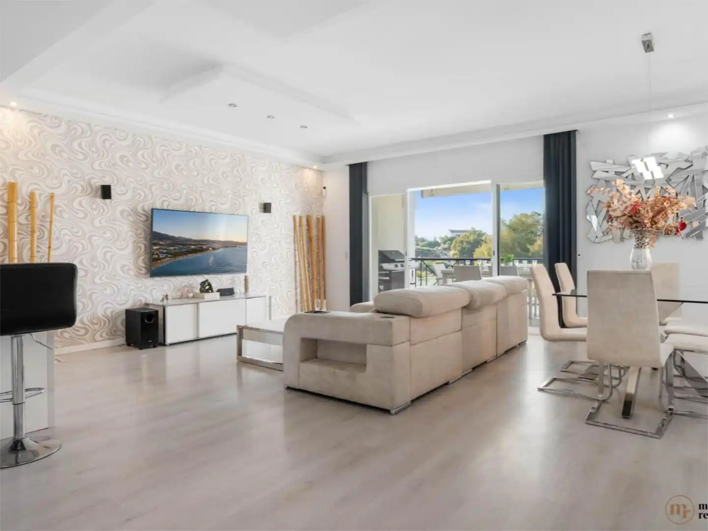 Casa adosada en venta en Calle Artola Golf, 40, Cabopino - Artola Sala de estar de Casa adosada en venta en Marbella con Aire acondicionado, Calefacción y Jardín privado